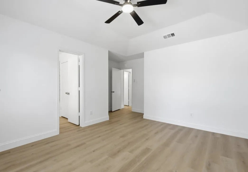 Single Family Residence For Sale in Tarrant County , 1140 W Hills Terrace, Saginaw, Texas 76179, 3 Bedroom, 2 Bathroom, 2 Garage spaces, 1,722 Sqft, built in 1984, mls#21363305, Real Estate Agent in Saginaw, Homes For Sale in Tarrant county, Homes For Sale in Saginaw, Realtor in Saginaw Texas, Real Estate Brokerage Independent Realty Texas, Luminita Cordes Realtor