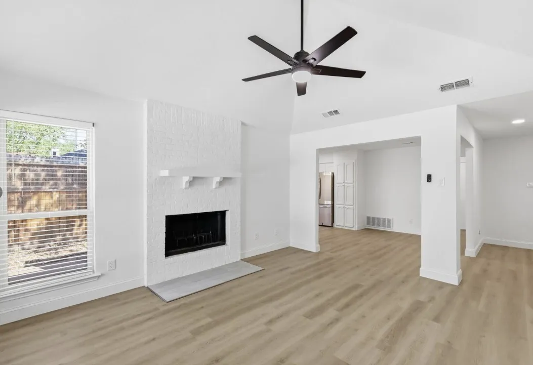 Single Family Residence For Sale in Tarrant County , 1140 W Hills Terrace, Saginaw, Texas 76179, 3 Bedroom, 2 Bathroom, 2 Garage spaces, 1,722 Sqft, built in 1984, mls#21363305, Real Estate Agent in Saginaw, Homes For Sale in Tarrant county, Homes For Sale in Saginaw, Realtor in Saginaw Texas, Real Estate Brokerage Independent Realty Texas, Luminita Cordes Realtor