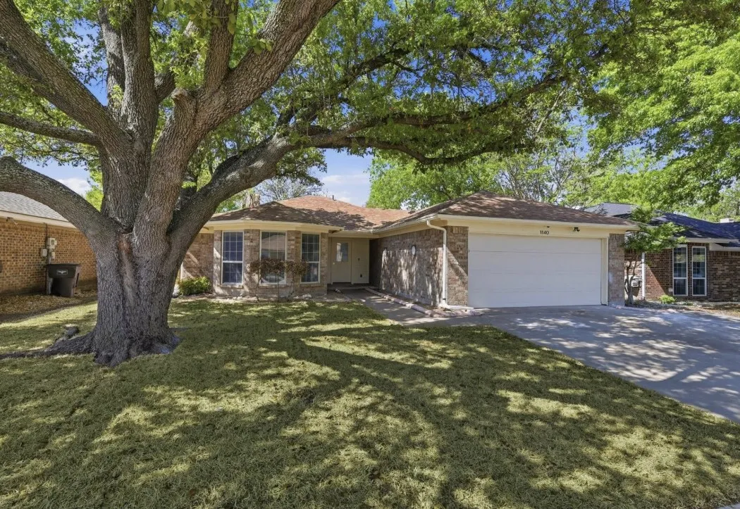 Single Family Residence For Sale in Tarrant County , 1140 W Hills Terrace, Saginaw, Texas 76179, 3 Bedroom, 2 Bathroom, 2 Garage spaces, 1,722 Sqft, built in 1984, mls#21363305, Real Estate Agent in Saginaw, Homes For Sale in Tarrant county, Homes For Sale in Saginaw, Realtor in Saginaw Texas, Real Estate Brokerage Independent Realty Texas, Luminita Cordes Realtor