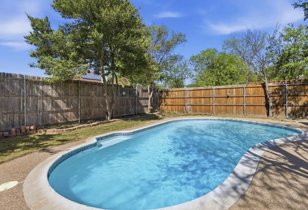 Single Family Residence For Sale in Tarrant County , 1140 W Hills Terrace, Saginaw, Texas 76179, 3 Bedroom, 2 Bathroom, 2 Garage spaces, 1,722 Sqft, built in 1984, mls#21363305, Real Estate Agent in Saginaw, Homes For Sale in Tarrant county, Homes For Sale in Saginaw, Realtor in Saginaw Texas, Real Estate Brokerage Independent Realty Texas, Luminita Cordes Realtor