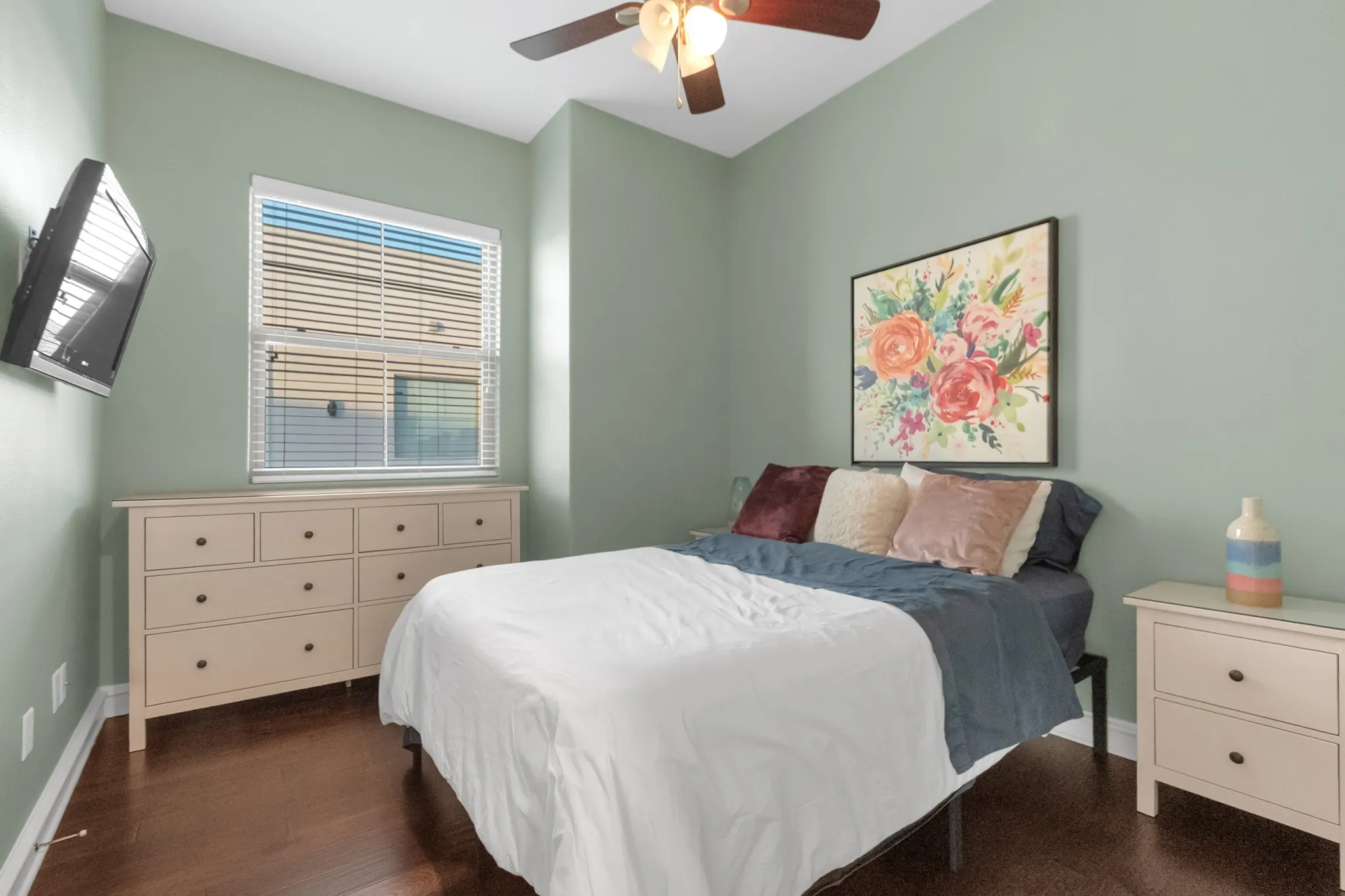 Condominium For Sale in Dallas County , 2100 N Fitzhugh Avenue K, Dallas, Texas 75204, 2 Bedroom, 3 Bathroom, 2 Garage spaces, 1,394 Sqft, built in 2007, mls#21342380, Real Estate Agent in Dallas, Homes For Sale in Dallas county, Homes For Sale in Dallas, Realtor in Dallas Texas, Real Estate Brokerage Independent Realty Texas, Luminita Cordes Realtor