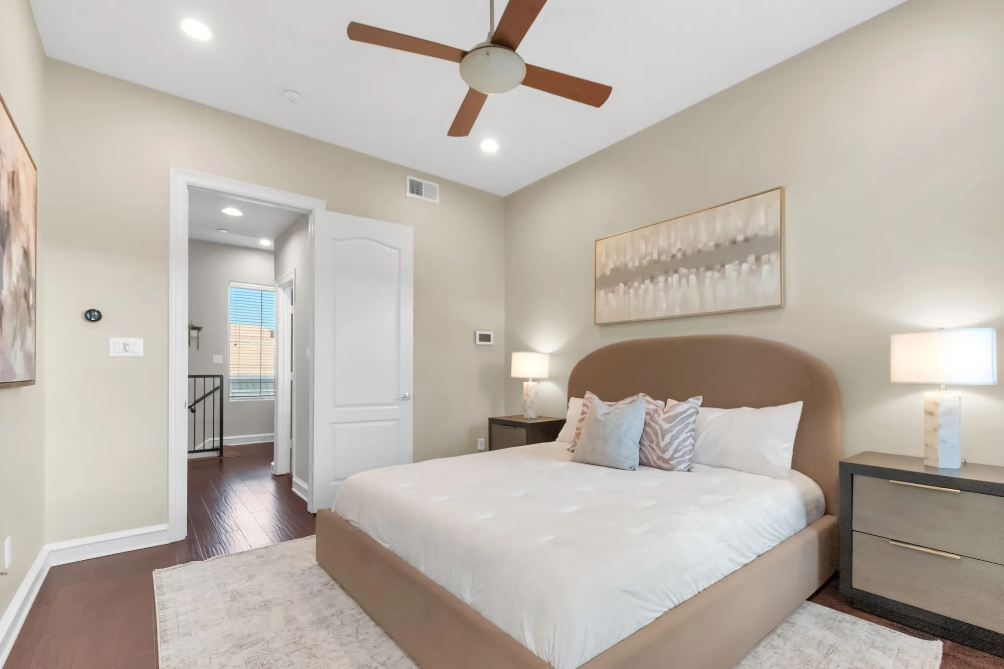 Condominium For Sale in Dallas County , 2100 N Fitzhugh Avenue K, Dallas, Texas 75204, 2 Bedroom, 3 Bathroom, 2 Garage spaces, 1,394 Sqft, built in 2007, mls#21342380, Real Estate Agent in Dallas, Homes For Sale in Dallas county, Homes For Sale in Dallas, Realtor in Dallas Texas, Real Estate Brokerage Independent Realty Texas, Luminita Cordes Realtor