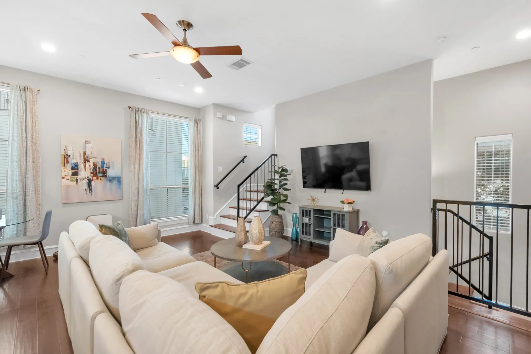 Condominium For Sale in Dallas County , 2100 N Fitzhugh Avenue K, Dallas, Texas 75204, 2 Bedroom, 3 Bathroom, 2 Garage spaces, 1,394 Sqft, built in 2007, mls#21342380, Real Estate Agent in Dallas, Homes For Sale in Dallas county, Homes For Sale in Dallas, Realtor in Dallas Texas, Real Estate Brokerage Independent Realty Texas, Luminita Cordes Realtor