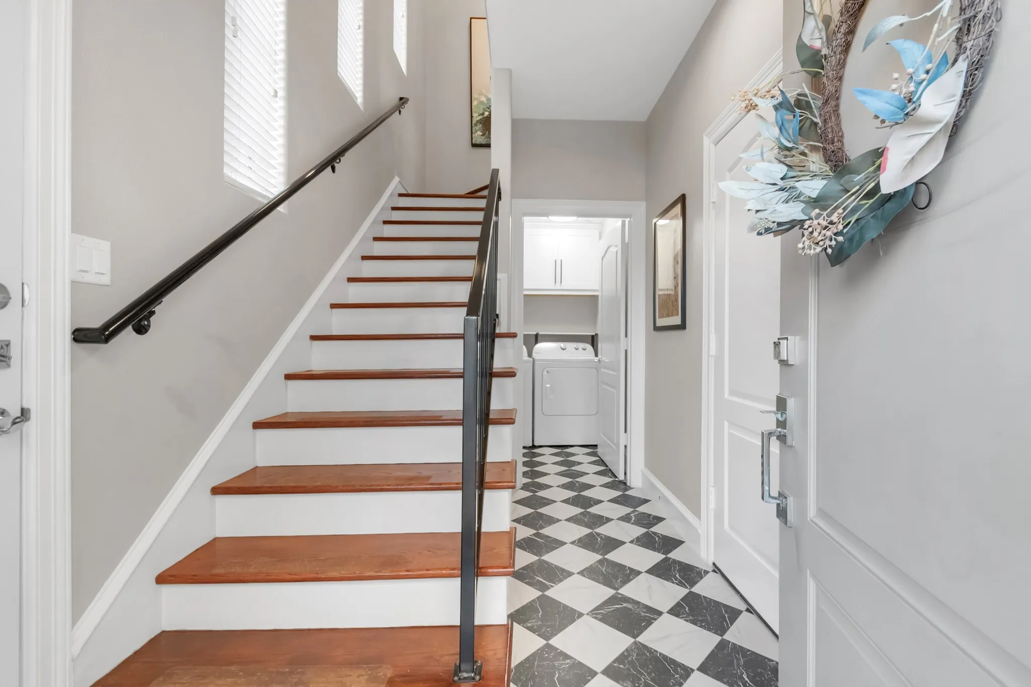 Condominium For Sale in Dallas County , 2100 N Fitzhugh Avenue K, Dallas, Texas 75204, 2 Bedroom, 3 Bathroom, 2 Garage spaces, 1,394 Sqft, built in 2007, mls#21342380, Real Estate Agent in Dallas, Homes For Sale in Dallas county, Homes For Sale in Dallas, Realtor in Dallas Texas, Real Estate Brokerage Independent Realty Texas, Luminita Cordes Realtor
