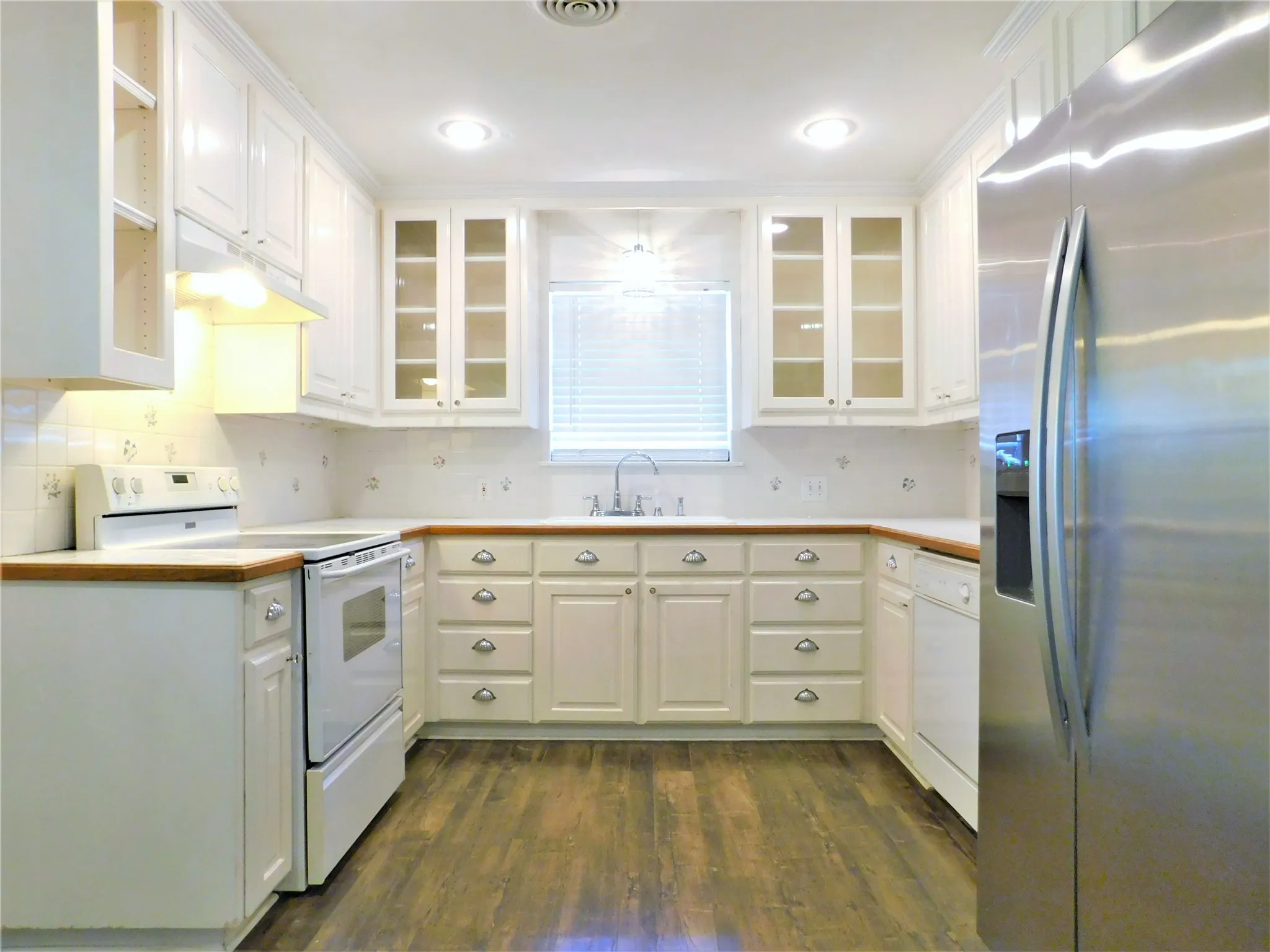 Single Family Residence For Rent in Denton County , 720 Chisholm Trail, Denton, Texas 76209, 3 Bedroom, 2 Bathroom, 1 Garage spaces, 1,356 Sqft, built in 1973, mls#21364337, Real Estate Agent in Denton, Homes For Rent in Denton county, Homes For Rent in Denton, Realtor in Denton Texas, Real Estate Brokerage Independent Realty Texas, Luminita Cordes Realtor