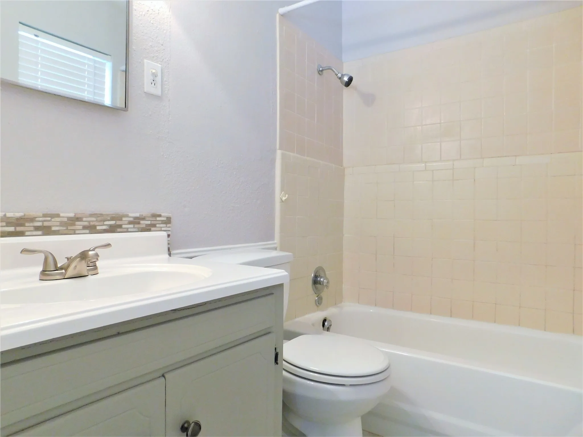 Single Family Residence For Rent in Denton County , 720 Chisholm Trail, Denton, Texas 76209, 3 Bedroom, 2 Bathroom, 1 Garage spaces, 1,356 Sqft, built in 1973, mls#21364337, Real Estate Agent in Denton, Homes For Rent in Denton county, Homes For Rent in Denton, Realtor in Denton Texas, Real Estate Brokerage Independent Realty Texas, Luminita Cordes Realtor
