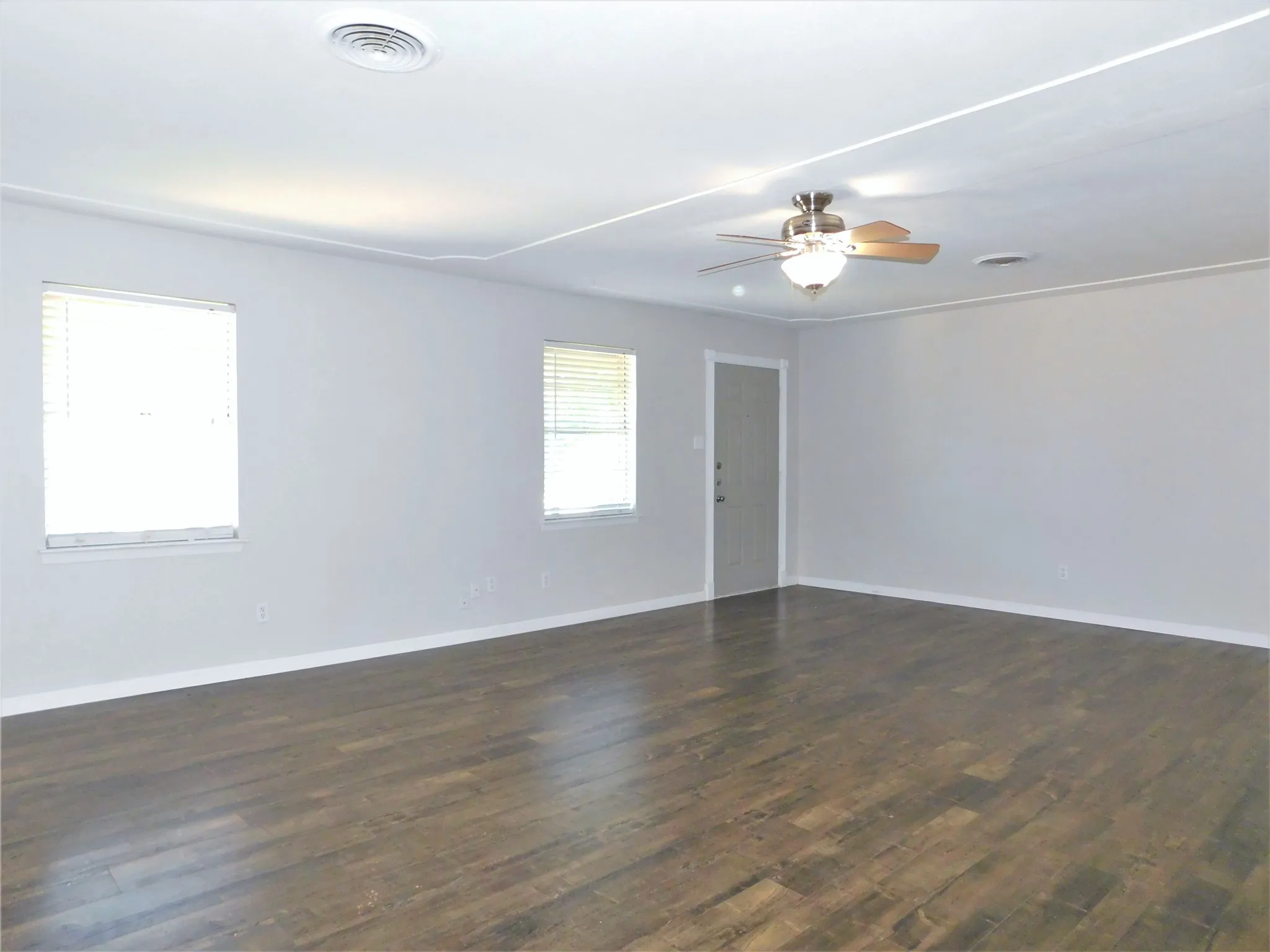 Single Family Residence For Rent in Denton County , 720 Chisholm Trail, Denton, Texas 76209, 3 Bedroom, 2 Bathroom, 1 Garage spaces, 1,356 Sqft, built in 1973, mls#21364337, Real Estate Agent in Denton, Homes For Rent in Denton county, Homes For Rent in Denton, Realtor in Denton Texas, Real Estate Brokerage Independent Realty Texas, Luminita Cordes Realtor