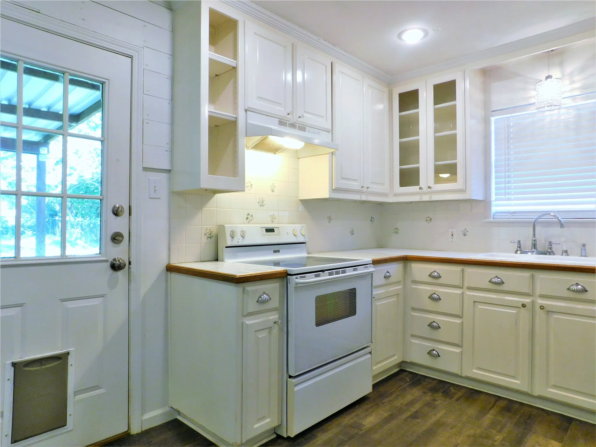 Single Family Residence For Rent in Denton County , 720 Chisholm Trail, Denton, Texas 76209, 3 Bedroom, 2 Bathroom, 1 Garage spaces, 1,356 Sqft, built in 1973, mls#21364337, Real Estate Agent in Denton, Homes For Rent in Denton county, Homes For Rent in Denton, Realtor in Denton Texas, Real Estate Brokerage Independent Realty Texas, Luminita Cordes Realtor