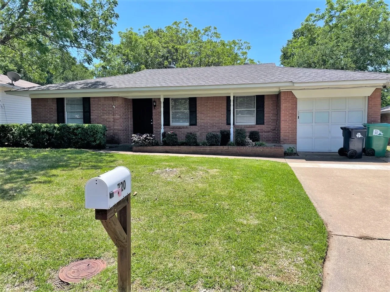Single Family Residence For Rent in Denton County , 720 Chisholm Trail, Denton, Texas 76209, 3 Bedroom, 2 Bathroom, 1 Garage spaces, 1,356 Sqft, built in 1973, mls#21364337, Real Estate Agent in Denton, Homes For Rent in Denton county, Homes For Rent in Denton, Realtor in Denton Texas, Real Estate Brokerage Independent Realty Texas, Luminita Cordes Realtor