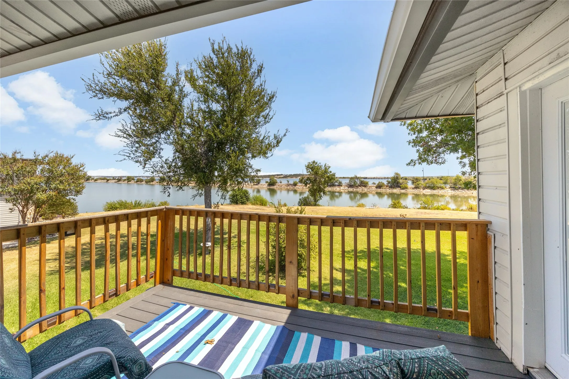 Balcony with view of Lake