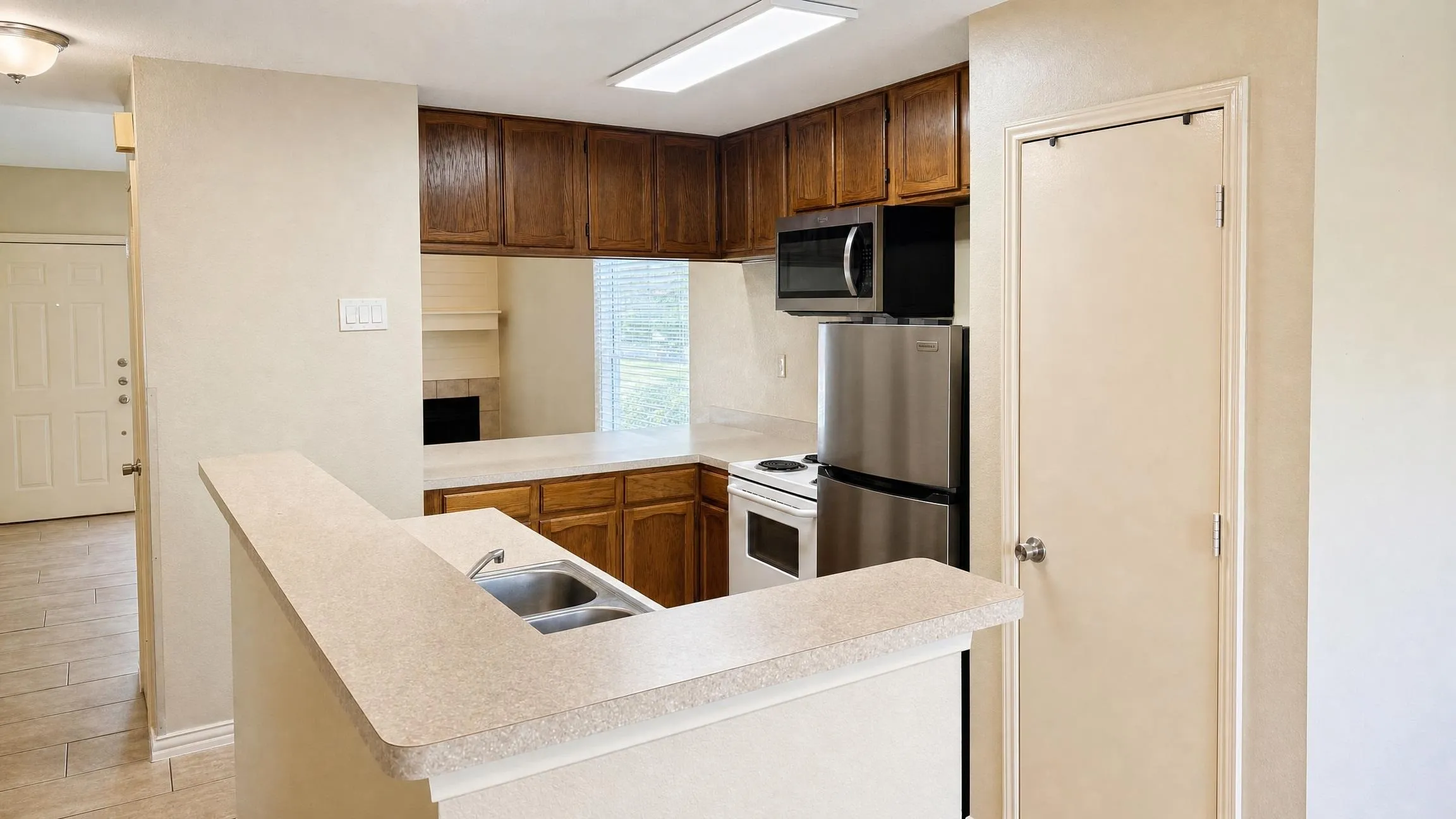 Townhouse For Sale in Collin County , 521 Pine Trail Drive, Allen, Texas 75002, 2 Bedroom, 2 Bathroom, Garage spaces, 992 Sqft, built in 1978, mls#21353503, Real Estate Agent in Allen, Homes For Sale in Collin county, Homes For Sale in Allen, Realtor in Allen Texas, Real Estate Brokerage Independent Realty Texas, Luminita Cordes Realtor