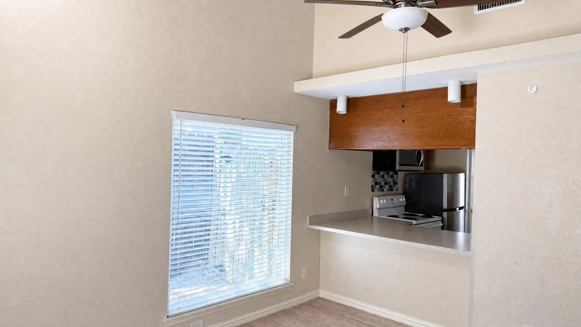 Townhouse For Sale in Collin County , 521 Pine Trail Drive, Allen, Texas 75002, 2 Bedroom, 2 Bathroom, Garage spaces, 992 Sqft, built in 1978, mls#21353503, Real Estate Agent in Allen, Homes For Sale in Collin county, Homes For Sale in Allen, Realtor in Allen Texas, Real Estate Brokerage Independent Realty Texas, Luminita Cordes Realtor