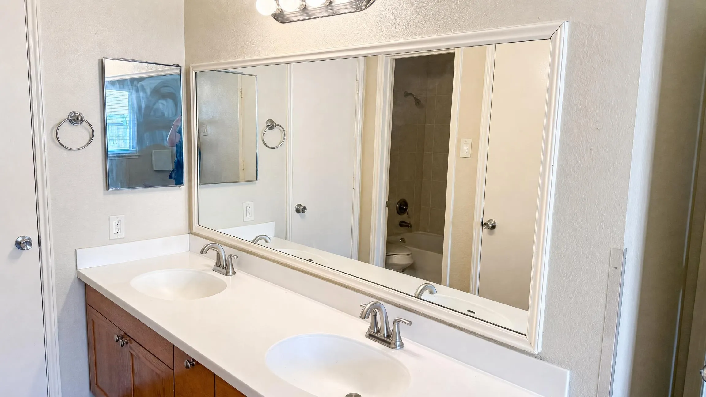 Townhouse For Sale in Collin County , 521 Pine Trail Drive, Allen, Texas 75002, 2 Bedroom, 2 Bathroom, Garage spaces, 992 Sqft, built in 1978, mls#21353503, Real Estate Agent in Allen, Homes For Sale in Collin county, Homes For Sale in Allen, Realtor in Allen Texas, Real Estate Brokerage Independent Realty Texas, Luminita Cordes Realtor