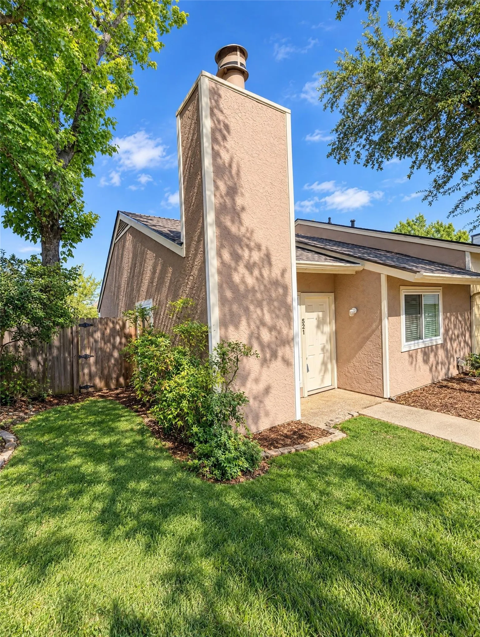 Townhouse For Sale in Collin County , 521 Pine Trail Drive, Allen, Texas 75002, 2 Bedroom, 2 Bathroom, Garage spaces, 992 Sqft, built in 1978, mls#21353503, Real Estate Agent in Allen, Homes For Sale in Collin county, Homes For Sale in Allen, Realtor in Allen Texas, Real Estate Brokerage Independent Realty Texas, Luminita Cordes Realtor