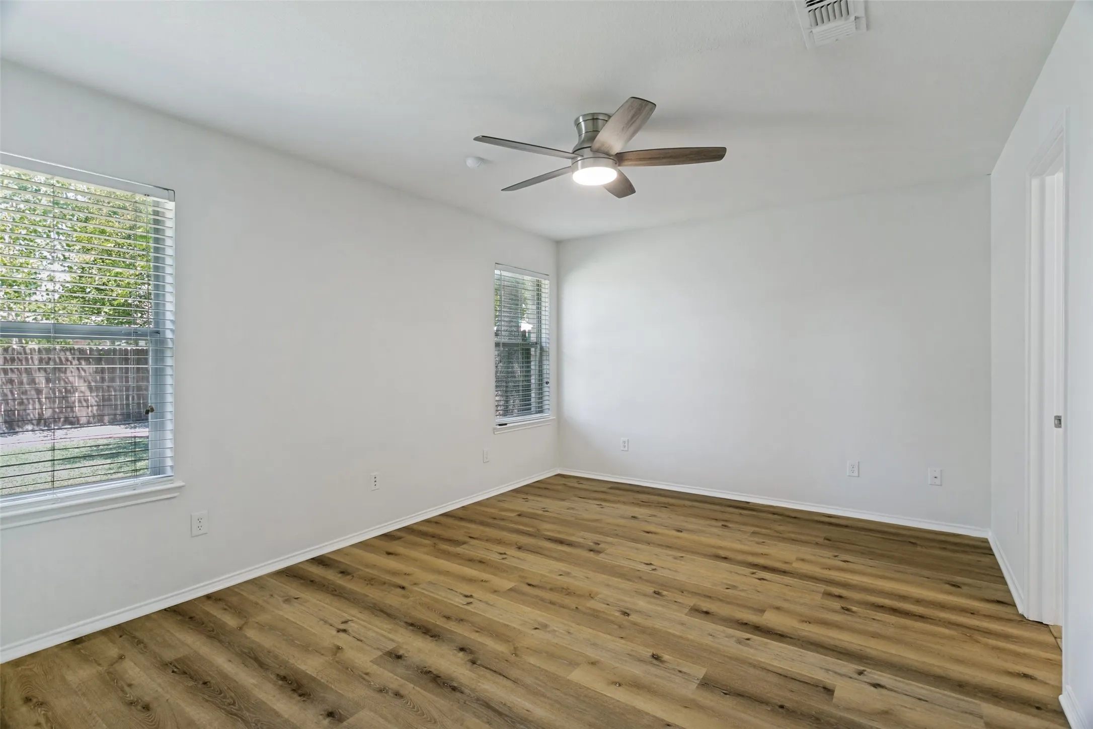 Single Family Residence For Sale in Tarrant County , 8345 Riversprings Drive, Fort Worth, Texas 76053, 3 Bedroom, 2 Bathroom, 2 Garage spaces, 1,240 Sqft, built in 2002, mls#21363700, Real Estate Agent in Fort Worth, Homes For Sale in Tarrant county, Homes For Sale in Fort Worth, Realtor in Fort Worth Texas, Real Estate Brokerage Independent Realty Texas, Luminita Cordes Realtor