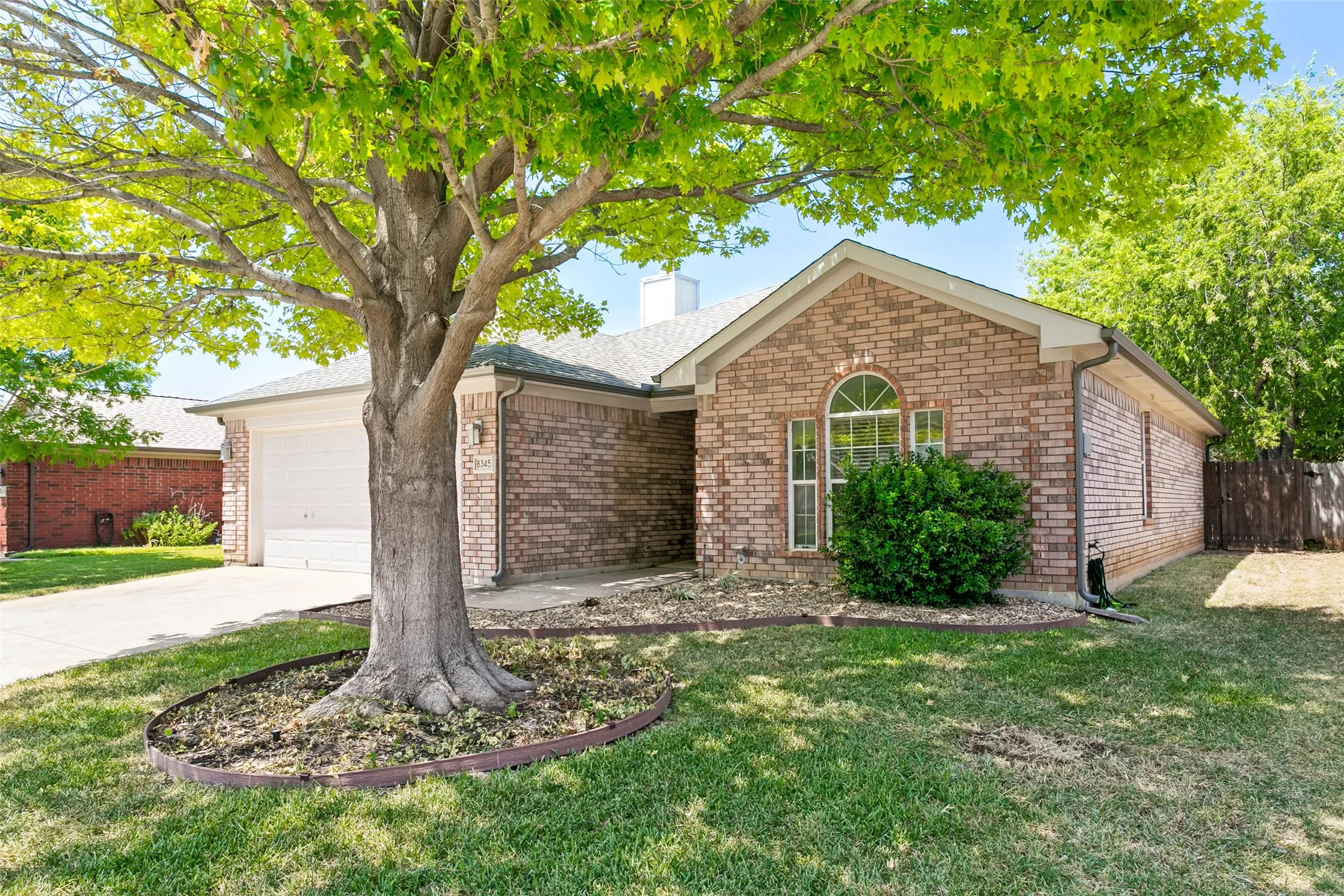 Single Family Residence For Sale in Tarrant County , 8345 Riversprings Drive, Fort Worth, Texas 76053, 3 Bedroom, 2 Bathroom, 2 Garage spaces, 1,240 Sqft, built in 2002, mls#21363700, Real Estate Agent in Fort Worth, Homes For Sale in Tarrant county, Homes For Sale in Fort Worth, Realtor in Fort Worth Texas, Real Estate Brokerage Independent Realty Texas, Luminita Cordes Realtor