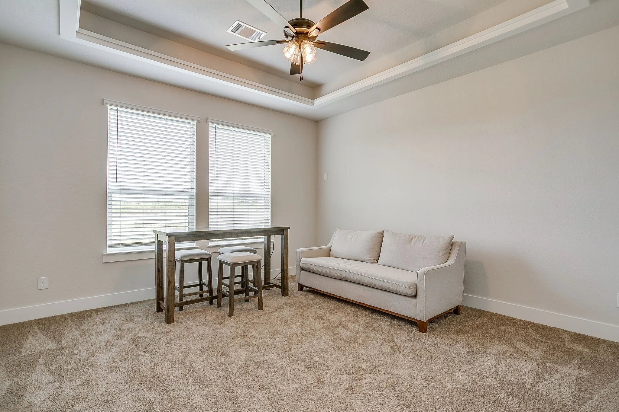 Tray ceiling with recessed lighting and a ceiling fan