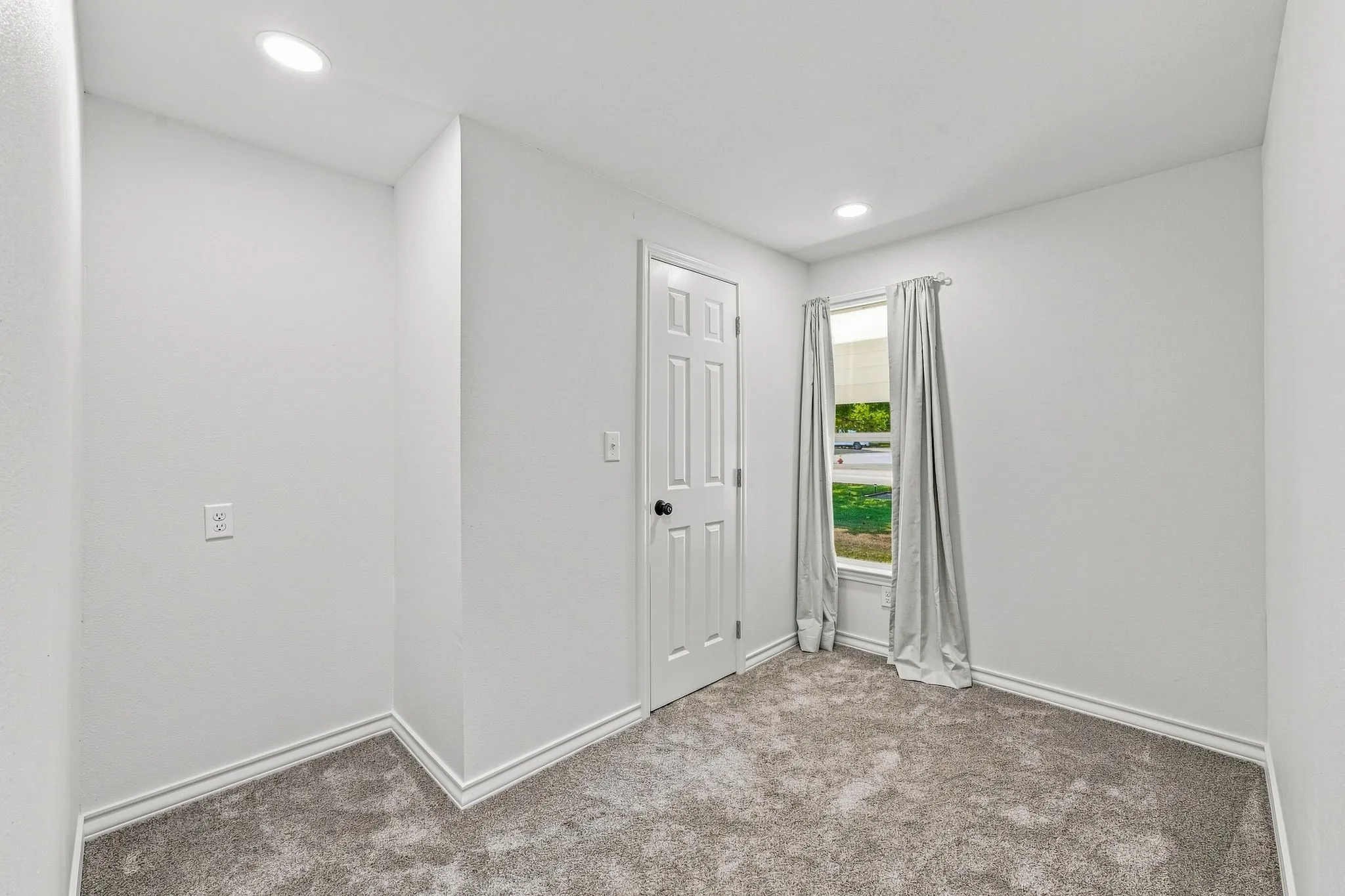 Single Family Residence For Sale in Young County , 828 Indiana Street, Graham, Texas 76450, 3 Bedroom, 2 Bathroom, Garage spaces, 1,146 Sqft, built in 1950, mls#21358016, Real Estate Agent in Graham, Homes For Sale in Young county, Homes For Sale in Graham, Realtor in Graham Texas, Real Estate Brokerage Independent Realty Texas, Luminita Cordes Realtor