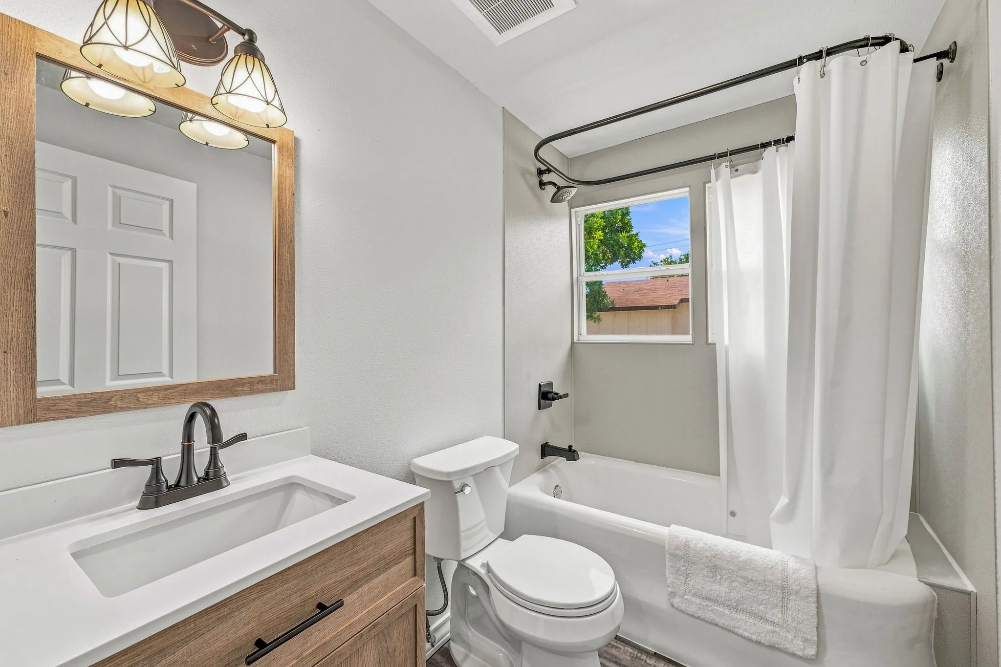 Single Family Residence For Sale in Young County , 828 Indiana Street, Graham, Texas 76450, 3 Bedroom, 2 Bathroom, Garage spaces, 1,146 Sqft, built in 1950, mls#21358016, Real Estate Agent in Graham, Homes For Sale in Young county, Homes For Sale in Graham, Realtor in Graham Texas, Real Estate Brokerage Independent Realty Texas, Luminita Cordes Realtor