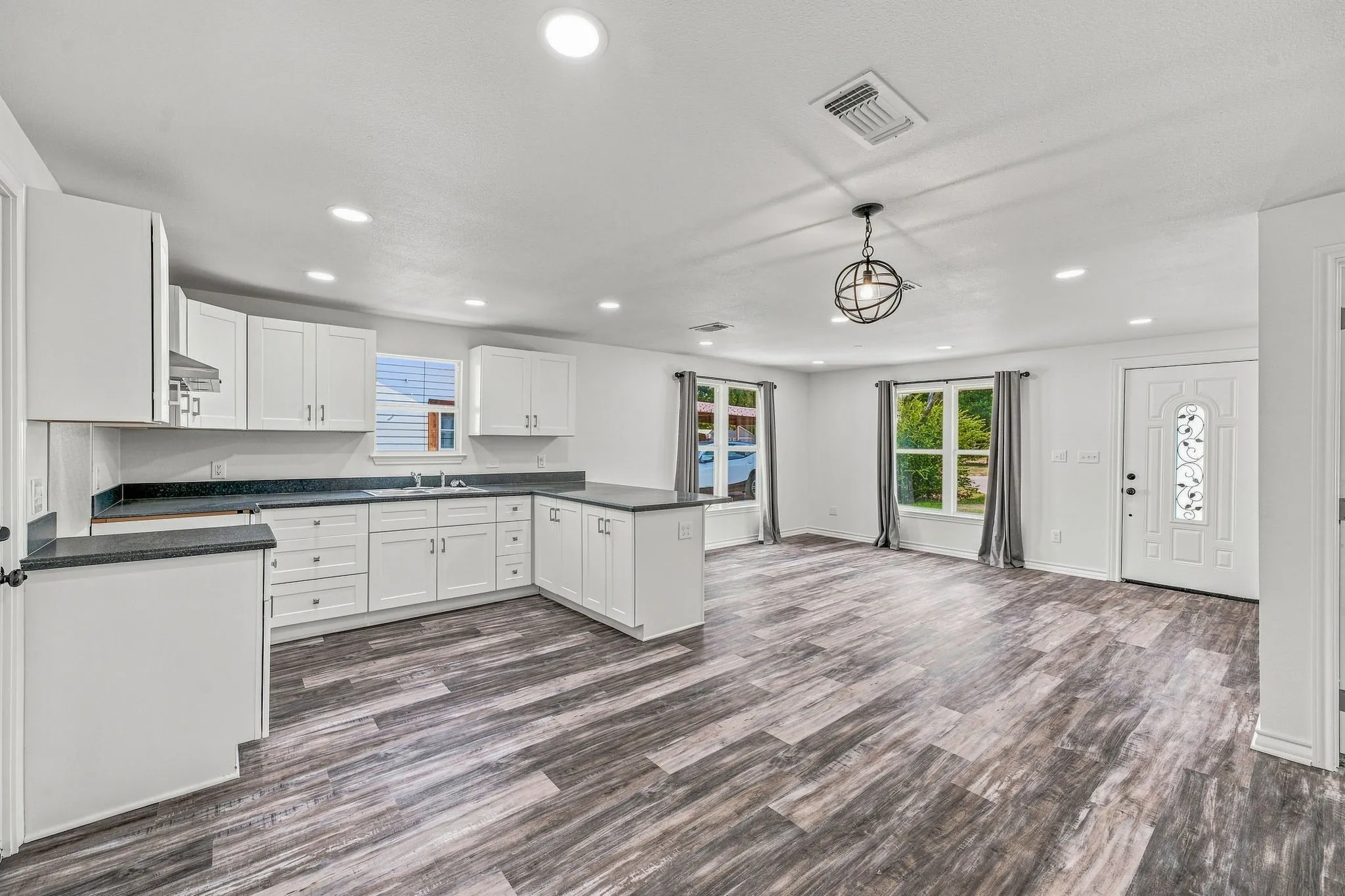 Single Family Residence For Sale in Young County , 828 Indiana Street, Graham, Texas 76450, 3 Bedroom, 2 Bathroom, Garage spaces, 1,146 Sqft, built in 1950, mls#21358016, Real Estate Agent in Graham, Homes For Sale in Young county, Homes For Sale in Graham, Realtor in Graham Texas, Real Estate Brokerage Independent Realty Texas, Luminita Cordes Realtor