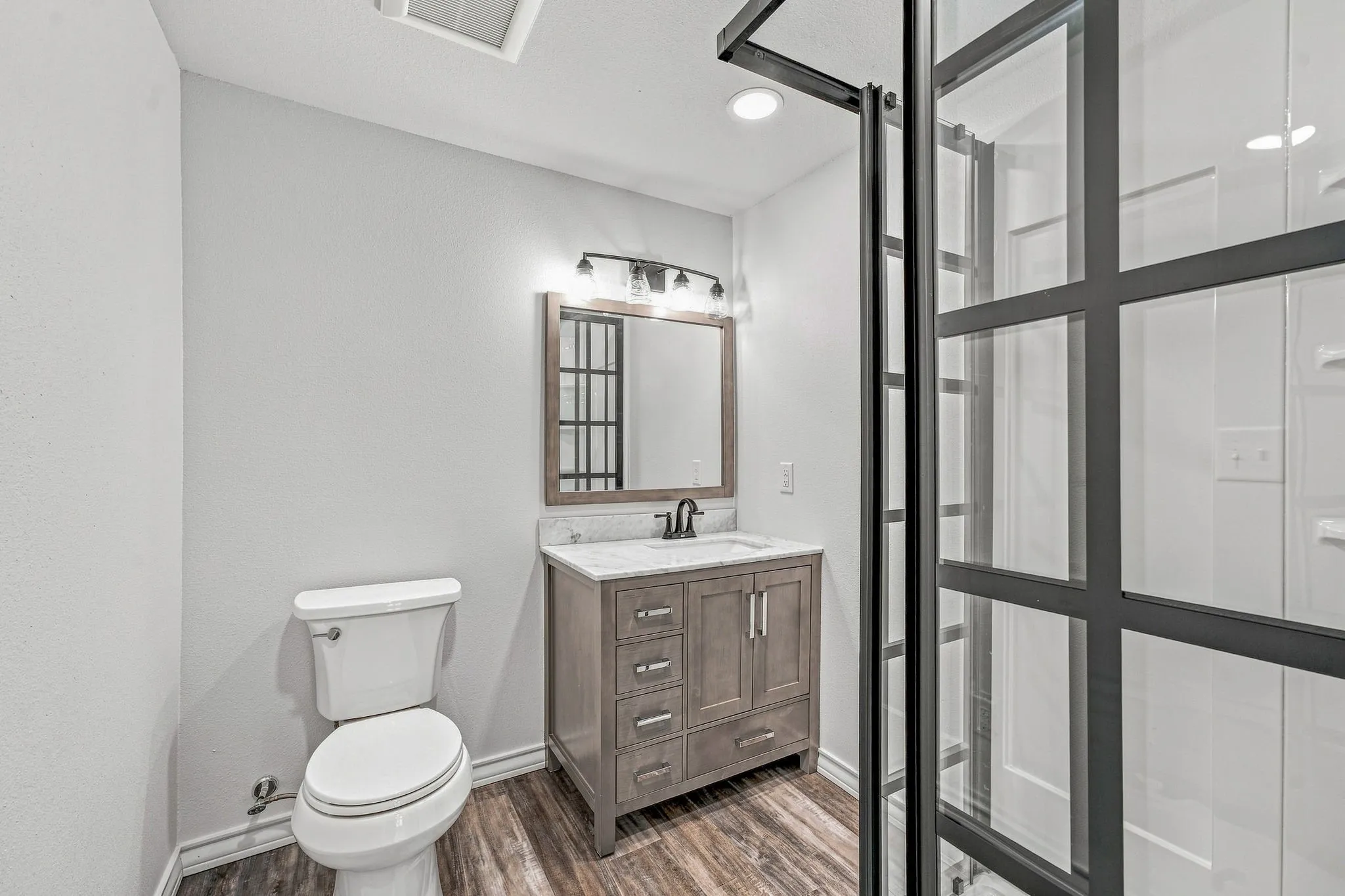 Single Family Residence For Sale in Young County , 828 Indiana Street, Graham, Texas 76450, 3 Bedroom, 2 Bathroom, Garage spaces, 1,146 Sqft, built in 1950, mls#21358016, Real Estate Agent in Graham, Homes For Sale in Young county, Homes For Sale in Graham, Realtor in Graham Texas, Real Estate Brokerage Independent Realty Texas, Luminita Cordes Realtor