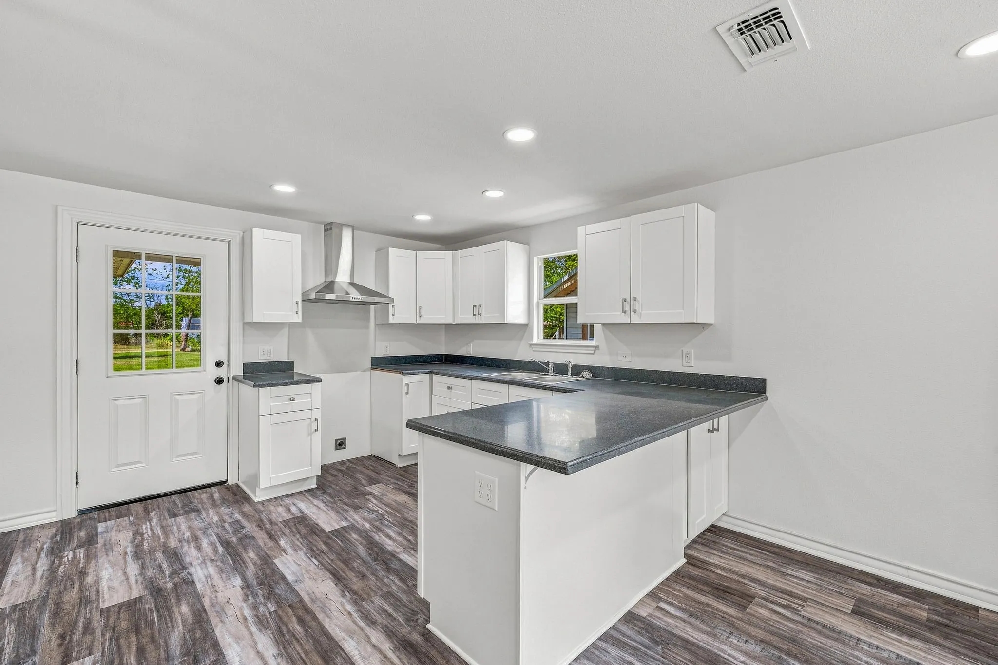 Single Family Residence For Sale in Young County , 828 Indiana Street, Graham, Texas 76450, 3 Bedroom, 2 Bathroom, Garage spaces, 1,146 Sqft, built in 1950, mls#21358016, Real Estate Agent in Graham, Homes For Sale in Young county, Homes For Sale in Graham, Realtor in Graham Texas, Real Estate Brokerage Independent Realty Texas, Luminita Cordes Realtor