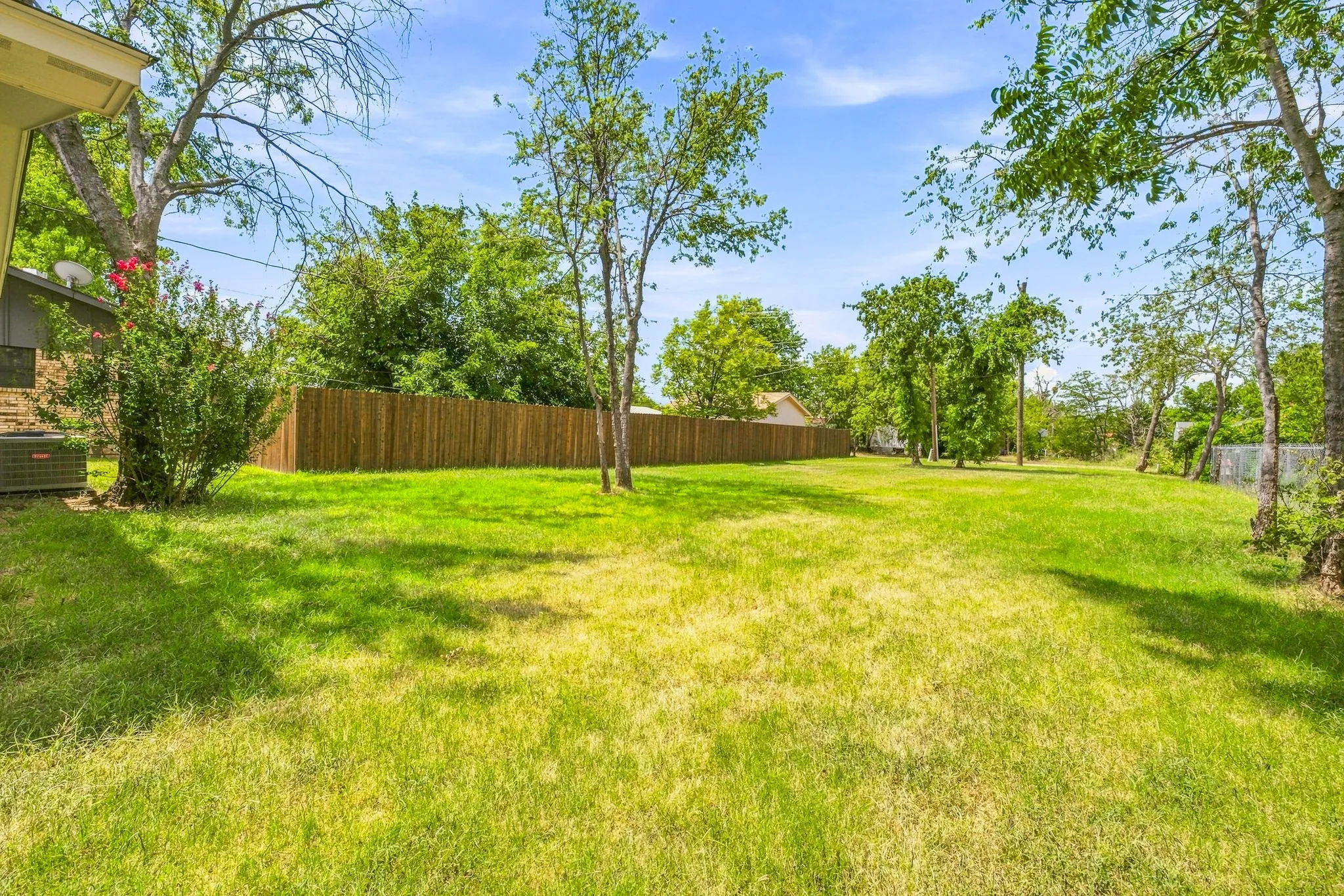 Single Family Residence For Sale in Young County , 828 Indiana Street, Graham, Texas 76450, 3 Bedroom, 2 Bathroom, Garage spaces, 1,146 Sqft, built in 1950, mls#21358016, Real Estate Agent in Graham, Homes For Sale in Young county, Homes For Sale in Graham, Realtor in Graham Texas, Real Estate Brokerage Independent Realty Texas, Luminita Cordes Realtor