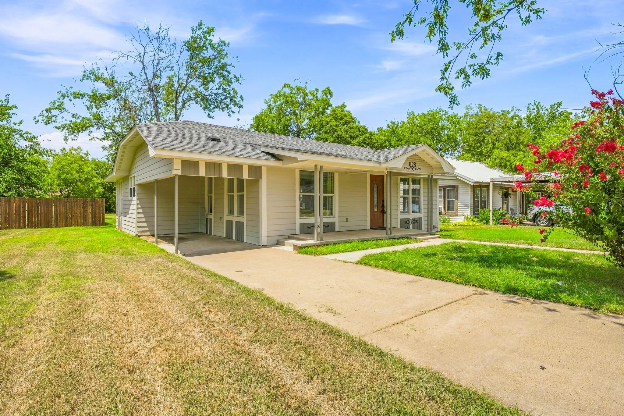 Single Family Residence For Sale in Young County , 828 Indiana Street, Graham, Texas 76450, 3 Bedroom, 2 Bathroom, Garage spaces, 1,146 Sqft, built in 1950, mls#21358016, Real Estate Agent in Graham, Homes For Sale in Young county, Homes For Sale in Graham, Realtor in Graham Texas, Real Estate Brokerage Independent Realty Texas, Luminita Cordes Realtor