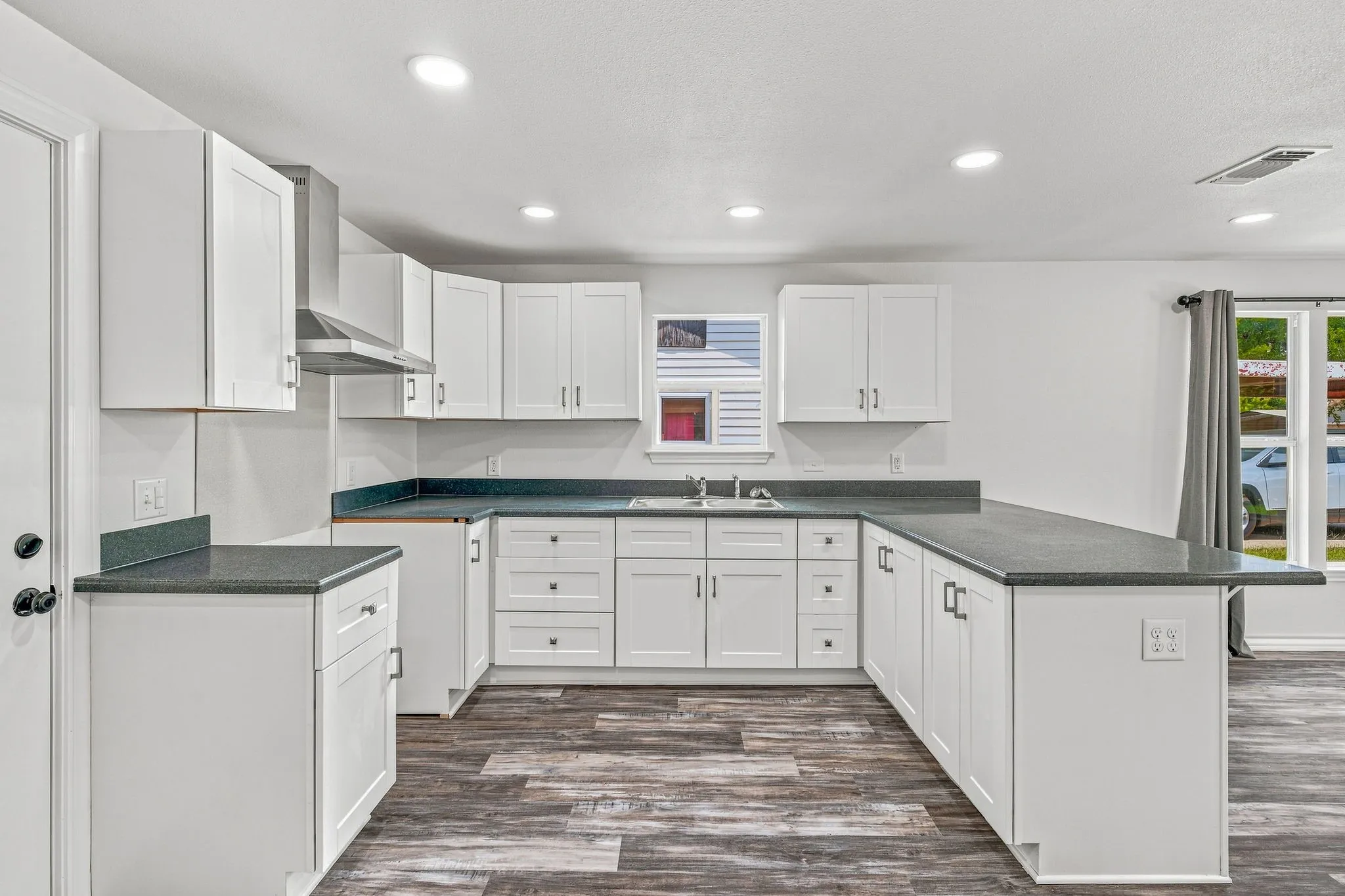 Single Family Residence For Sale in Young County , 828 Indiana Street, Graham, Texas 76450, 3 Bedroom, 2 Bathroom, Garage spaces, 1,146 Sqft, built in 1950, mls#21358016, Real Estate Agent in Graham, Homes For Sale in Young county, Homes For Sale in Graham, Realtor in Graham Texas, Real Estate Brokerage Independent Realty Texas, Luminita Cordes Realtor