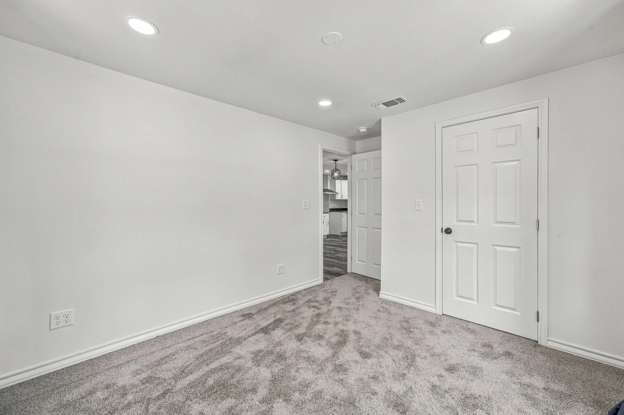 Single Family Residence For Sale in Young County , 828 Indiana Street, Graham, Texas 76450, 3 Bedroom, 2 Bathroom, Garage spaces, 1,146 Sqft, built in 1950, mls#21358016, Real Estate Agent in Graham, Homes For Sale in Young county, Homes For Sale in Graham, Realtor in Graham Texas, Real Estate Brokerage Independent Realty Texas, Luminita Cordes Realtor