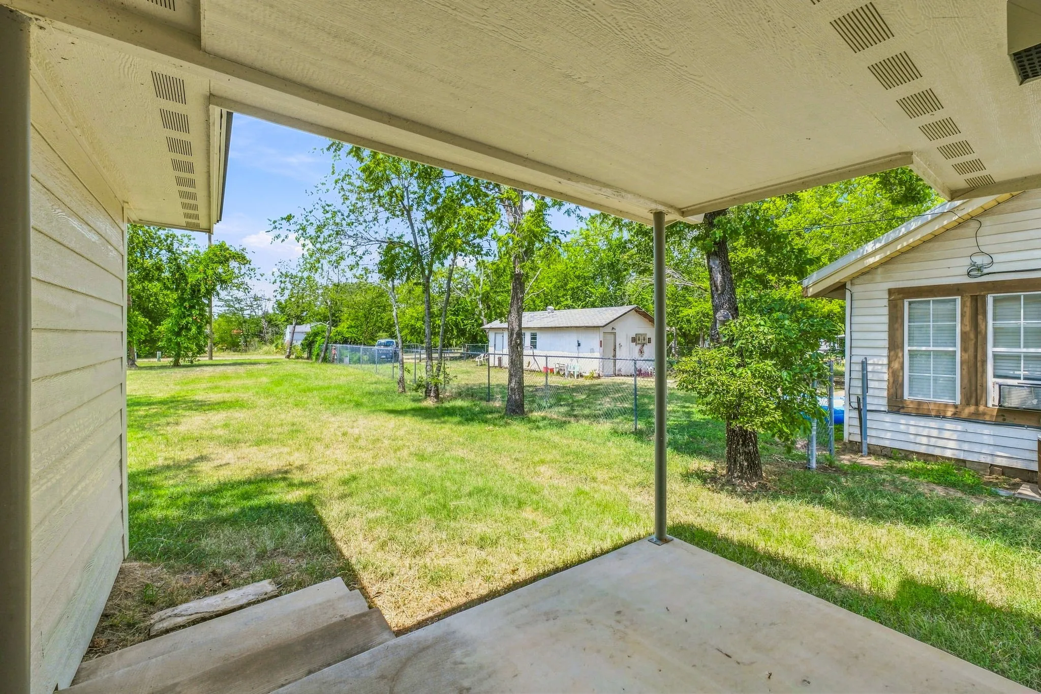 Single Family Residence For Sale in Young County , 828 Indiana Street, Graham, Texas 76450, 3 Bedroom, 2 Bathroom, Garage spaces, 1,146 Sqft, built in 1950, mls#21358016, Real Estate Agent in Graham, Homes For Sale in Young county, Homes For Sale in Graham, Realtor in Graham Texas, Real Estate Brokerage Independent Realty Texas, Luminita Cordes Realtor