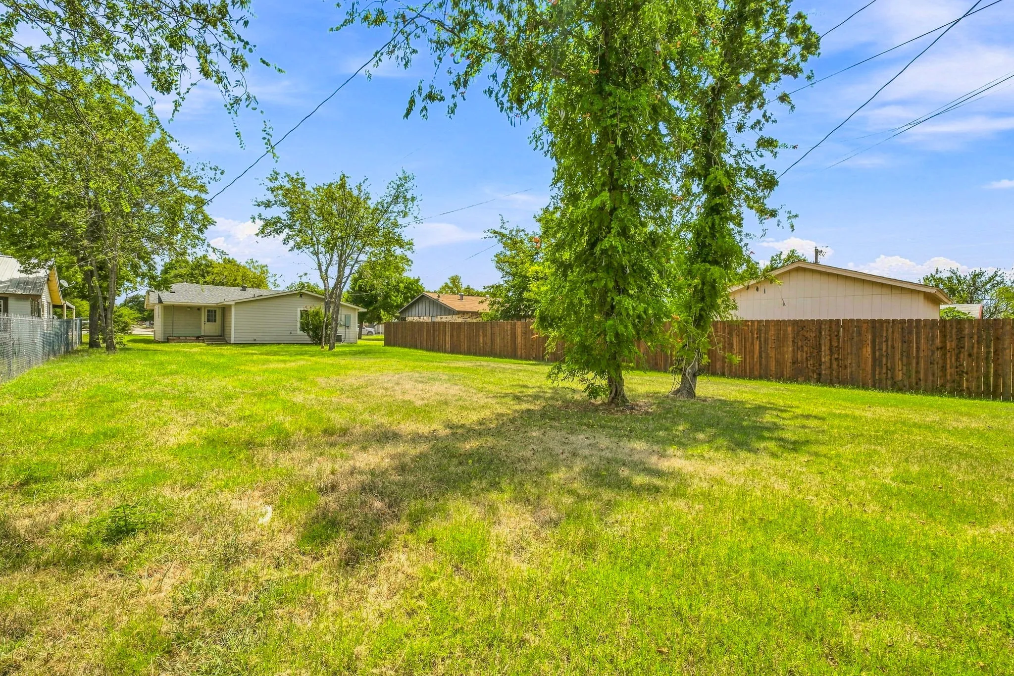 Single Family Residence For Sale in Young County , 828 Indiana Street, Graham, Texas 76450, 3 Bedroom, 2 Bathroom, Garage spaces, 1,146 Sqft, built in 1950, mls#21358016, Real Estate Agent in Graham, Homes For Sale in Young county, Homes For Sale in Graham, Realtor in Graham Texas, Real Estate Brokerage Independent Realty Texas, Luminita Cordes Realtor