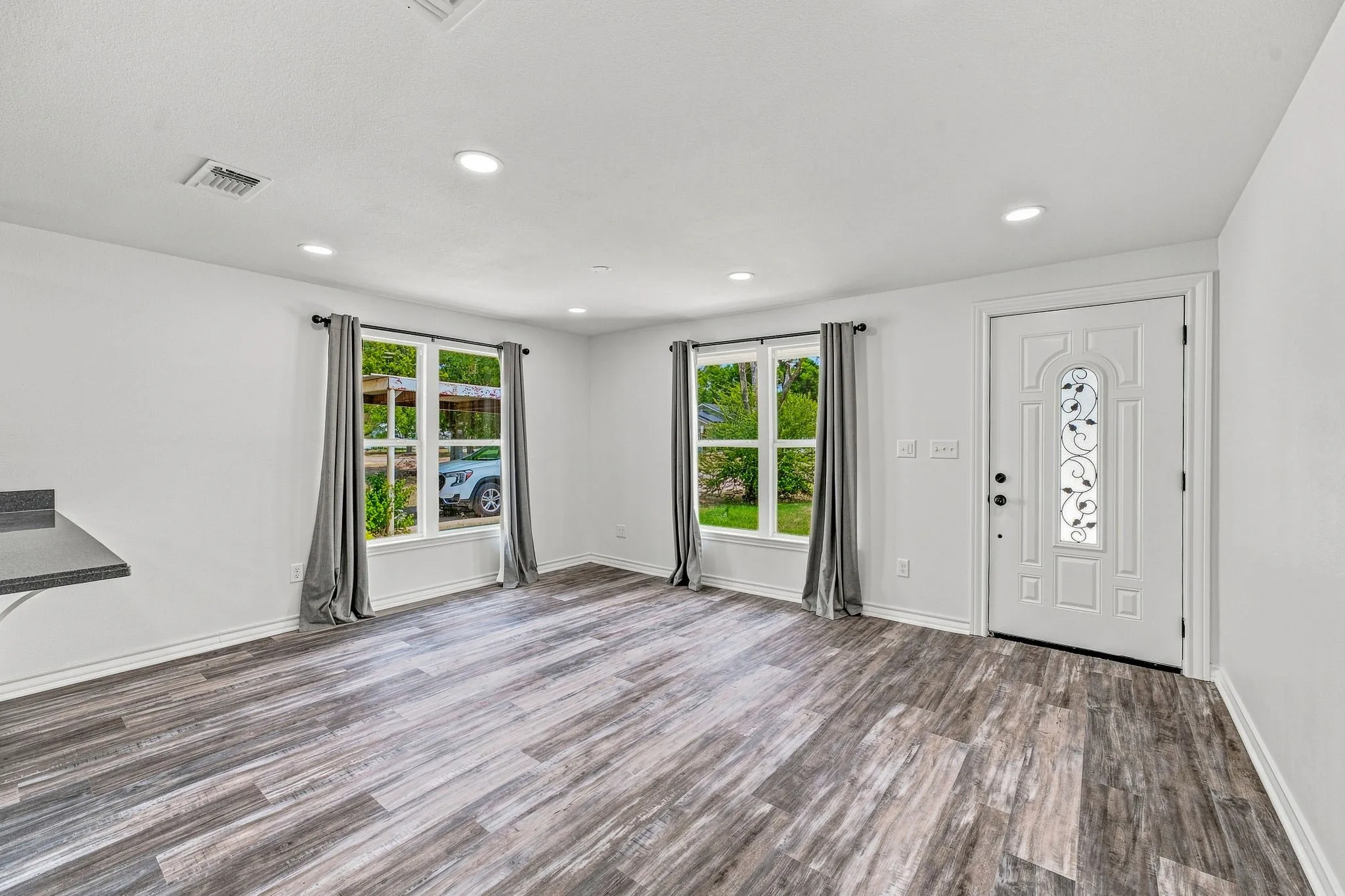 Single Family Residence For Sale in Young County , 828 Indiana Street, Graham, Texas 76450, 3 Bedroom, 2 Bathroom, Garage spaces, 1,146 Sqft, built in 1950, mls#21358016, Real Estate Agent in Graham, Homes For Sale in Young county, Homes For Sale in Graham, Realtor in Graham Texas, Real Estate Brokerage Independent Realty Texas, Luminita Cordes Realtor