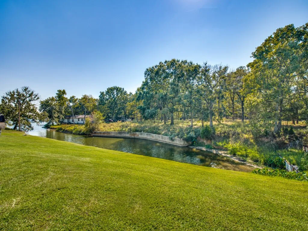 Mobile Home For Rent in Henderson County , 233 Esquire Estates Road, Mabank, Texas 75156, 5 Bedroom, 3 Bathroom, 2 Garage spaces, 2,960 Sqft, built in 2001, Price $2,950, mls#21364363, Real Estate Agent in Mabank, Homes For Rent in Henderson county, Homes For Rent in Mabank, Realtor in Mabank Texas, Real Estate Brokerage Independent Realty Texas, Luminita Cordes Realtor