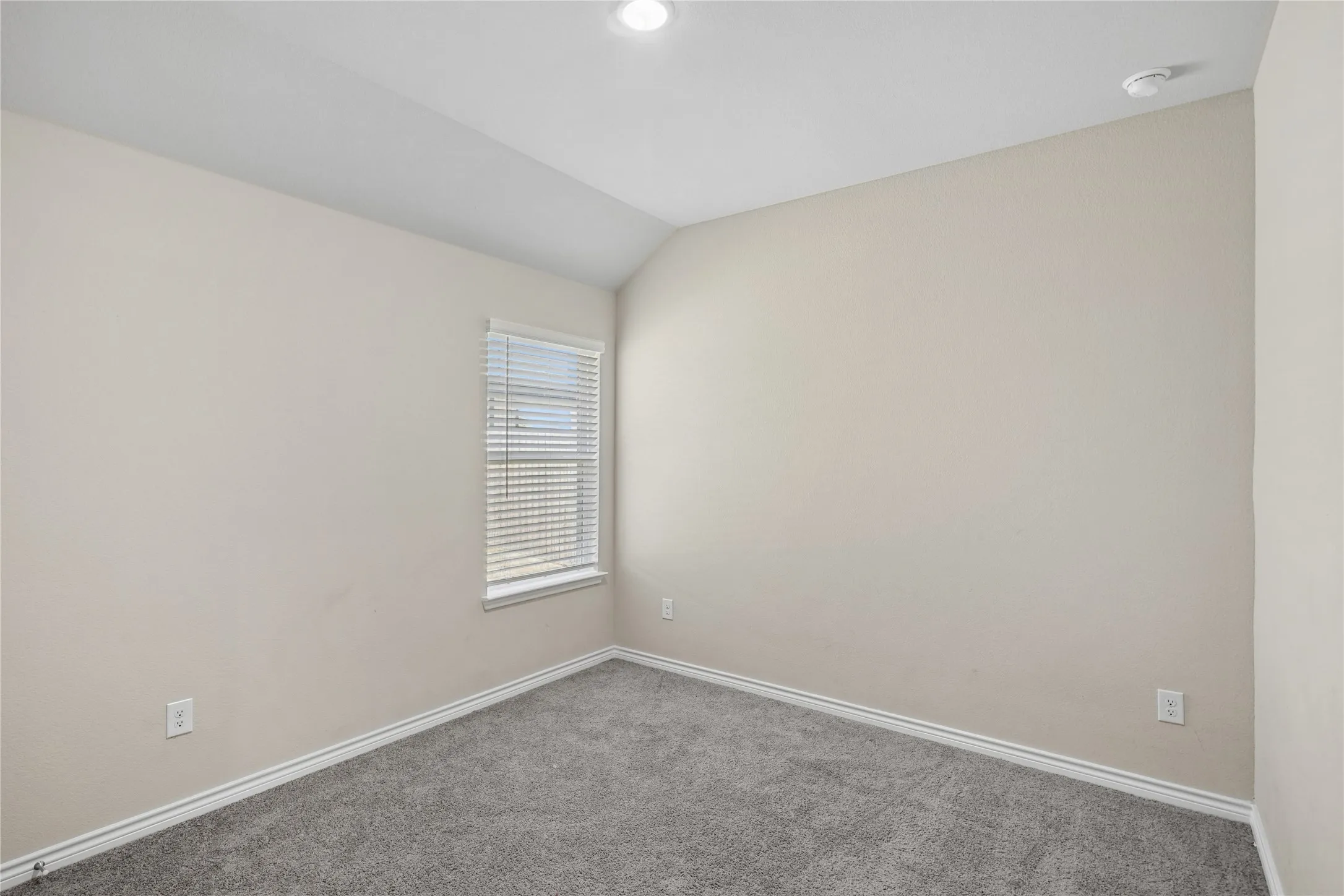 Single Family Residence For Rent in Tarrant County , 10617 Stag Lane, Fort Worth, Texas 76036, 3 Bedroom, 3 Bathroom, 2 Garage spaces, 1,721 Sqft, built in 2025, mls#21363492, Real Estate Agent in Fort Worth, Homes For Rent in Tarrant county, Homes For Rent in Fort Worth, Realtor in Fort Worth Texas, Real Estate Brokerage Independent Realty Texas, Luminita Cordes Realtor