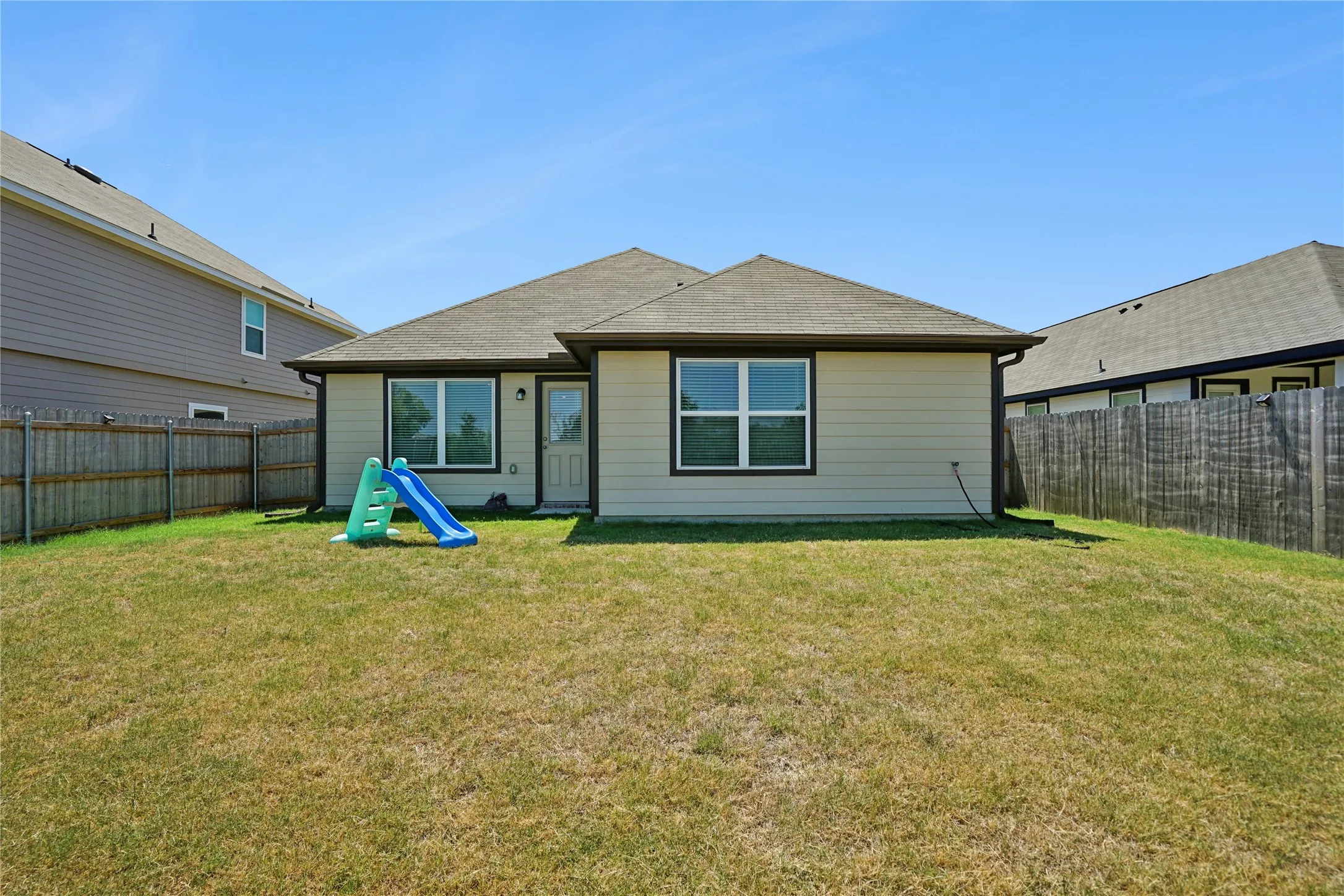 Single Family Residence For Rent in Tarrant County , 10617 Stag Lane, Fort Worth, Texas 76036, 3 Bedroom, 3 Bathroom, 2 Garage spaces, 1,721 Sqft, built in 2025, mls#21363492, Real Estate Agent in Fort Worth, Homes For Rent in Tarrant county, Homes For Rent in Fort Worth, Realtor in Fort Worth Texas, Real Estate Brokerage Independent Realty Texas, Luminita Cordes Realtor