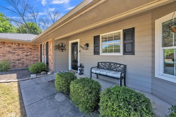 Single Family Residence For Sale in Parker County , 4808 Misty Meadow Drive, Willow Park, Texas 76087, 4 Bedroom, 2 Bathroom, 2 Garage spaces, 2,247 Sqft, built in 1984, mls#21364371, Real Estate Agent in Willow Park, Homes For Sale in Parker county, Homes For Sale in Willow Park, Realtor in Willow Park Texas, Real Estate Brokerage Independent Realty Texas, Luminita Cordes Realtor