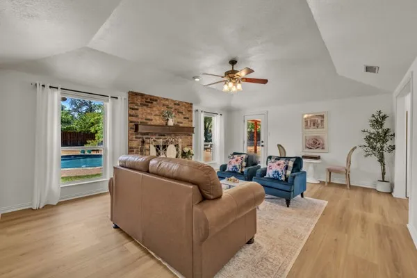 Single Family Residence For Sale in Parker County , 4808 Misty Meadow Drive, Willow Park, Texas 76087, 4 Bedroom, 2 Bathroom, 2 Garage spaces, 2,247 Sqft, built in 1984, mls#21364371, Real Estate Agent in Willow Park, Homes For Sale in Parker county, Homes For Sale in Willow Park, Realtor in Willow Park Texas, Real Estate Brokerage Independent Realty Texas, Luminita Cordes Realtor