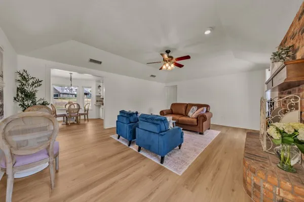 Single Family Residence For Sale in Parker County , 4808 Misty Meadow Drive, Willow Park, Texas 76087, 4 Bedroom, 2 Bathroom, 2 Garage spaces, 2,247 Sqft, built in 1984, mls#21364371, Real Estate Agent in Willow Park, Homes For Sale in Parker county, Homes For Sale in Willow Park, Realtor in Willow Park Texas, Real Estate Brokerage Independent Realty Texas, Luminita Cordes Realtor