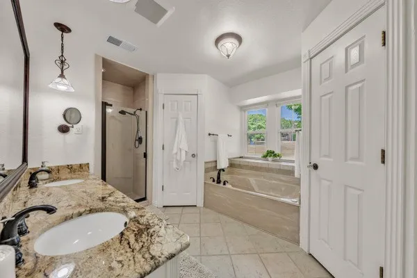 Single Family Residence For Sale in Parker County , 4808 Misty Meadow Drive, Willow Park, Texas 76087, 4 Bedroom, 2 Bathroom, 2 Garage spaces, 2,247 Sqft, built in 1984, mls#21364371, Real Estate Agent in Willow Park, Homes For Sale in Parker county, Homes For Sale in Willow Park, Realtor in Willow Park Texas, Real Estate Brokerage Independent Realty Texas, Luminita Cordes Realtor