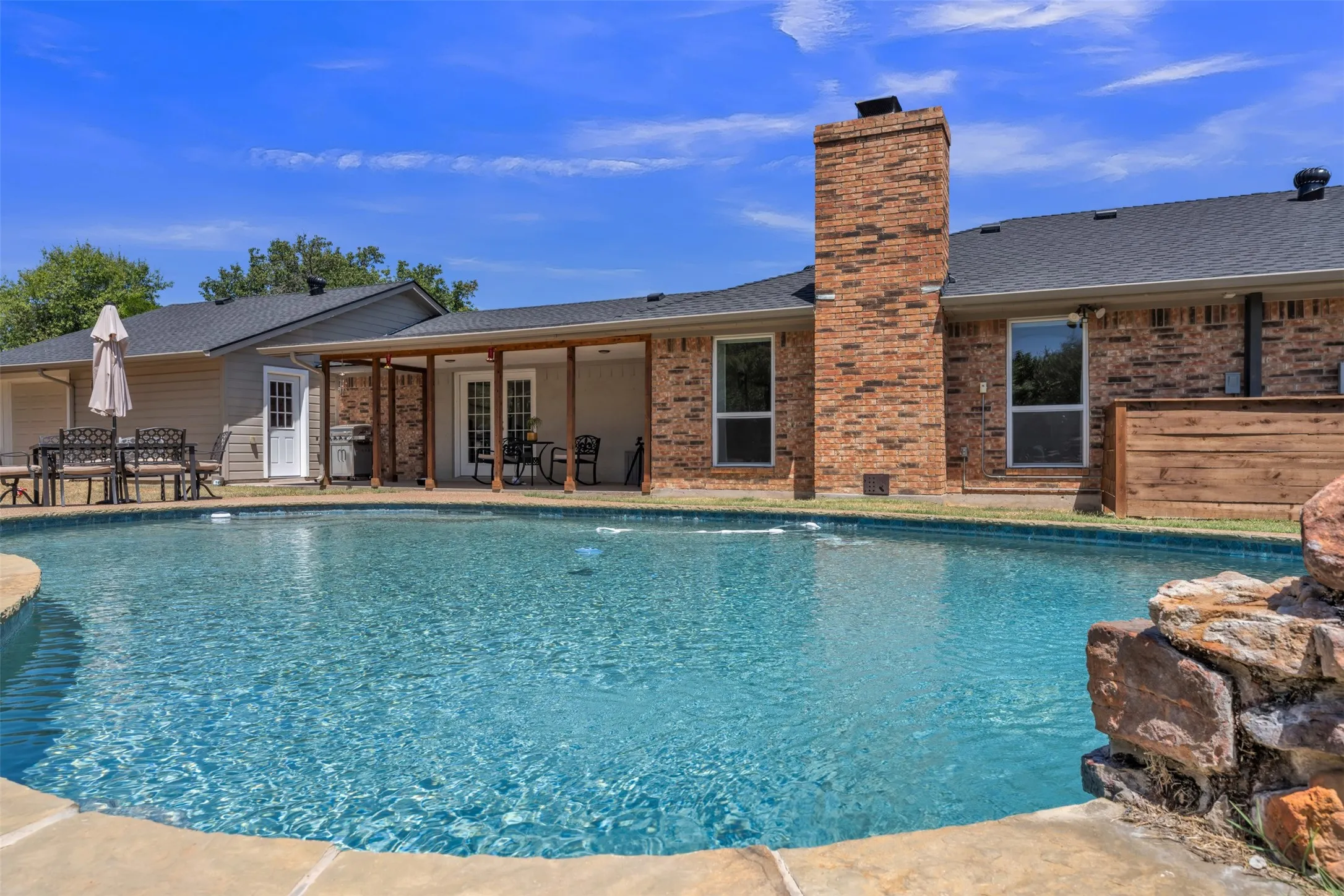 Single Family Residence For Sale in Parker County , 4808 Misty Meadow Drive, Willow Park, Texas 76087, 4 Bedroom, 2 Bathroom, 2 Garage spaces, 2,247 Sqft, built in 1984, mls#21364371, Real Estate Agent in Willow Park, Homes For Sale in Parker county, Homes For Sale in Willow Park, Realtor in Willow Park Texas, Real Estate Brokerage Independent Realty Texas, Luminita Cordes Realtor