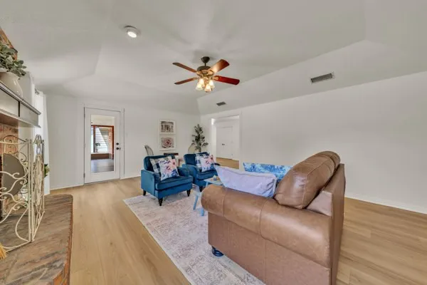 Single Family Residence For Sale in Parker County , 4808 Misty Meadow Drive, Willow Park, Texas 76087, 4 Bedroom, 2 Bathroom, 2 Garage spaces, 2,247 Sqft, built in 1984, mls#21364371, Real Estate Agent in Willow Park, Homes For Sale in Parker county, Homes For Sale in Willow Park, Realtor in Willow Park Texas, Real Estate Brokerage Independent Realty Texas, Luminita Cordes Realtor