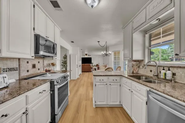Single Family Residence For Sale in Parker County , 4808 Misty Meadow Drive, Willow Park, Texas 76087, 4 Bedroom, 2 Bathroom, 2 Garage spaces, 2,247 Sqft, built in 1984, mls#21364371, Real Estate Agent in Willow Park, Homes For Sale in Parker county, Homes For Sale in Willow Park, Realtor in Willow Park Texas, Real Estate Brokerage Independent Realty Texas, Luminita Cordes Realtor