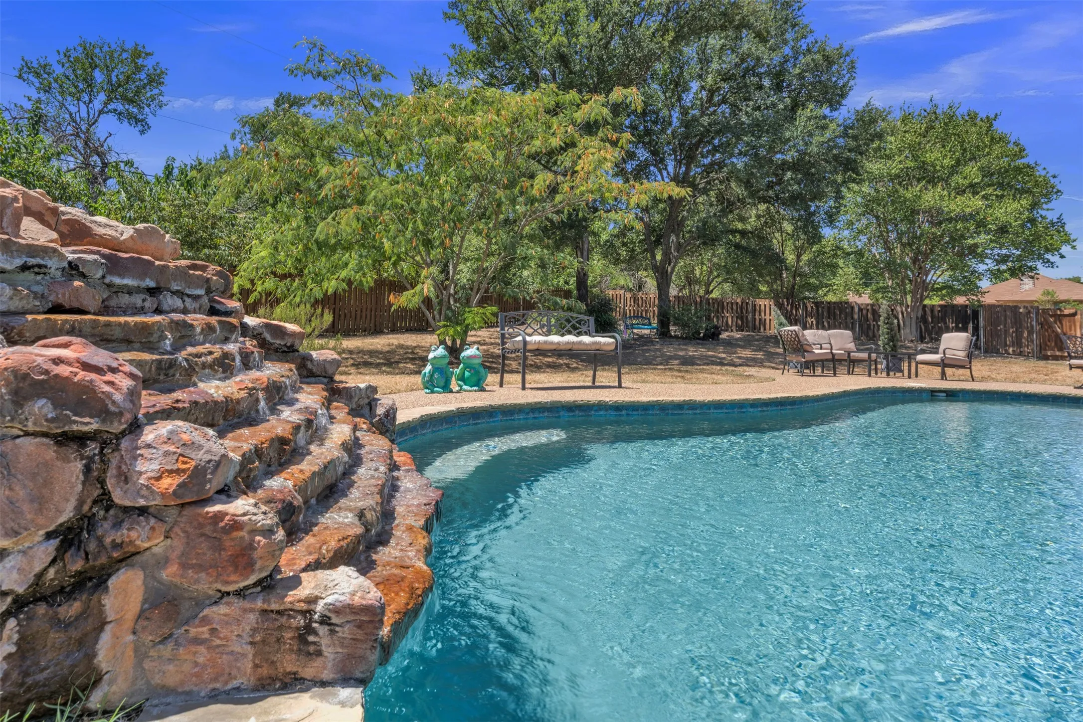 Single Family Residence For Sale in Parker County , 4808 Misty Meadow Drive, Willow Park, Texas 76087, 4 Bedroom, 2 Bathroom, 2 Garage spaces, 2,247 Sqft, built in 1984, mls#21364371, Real Estate Agent in Willow Park, Homes For Sale in Parker county, Homes For Sale in Willow Park, Realtor in Willow Park Texas, Real Estate Brokerage Independent Realty Texas, Luminita Cordes Realtor