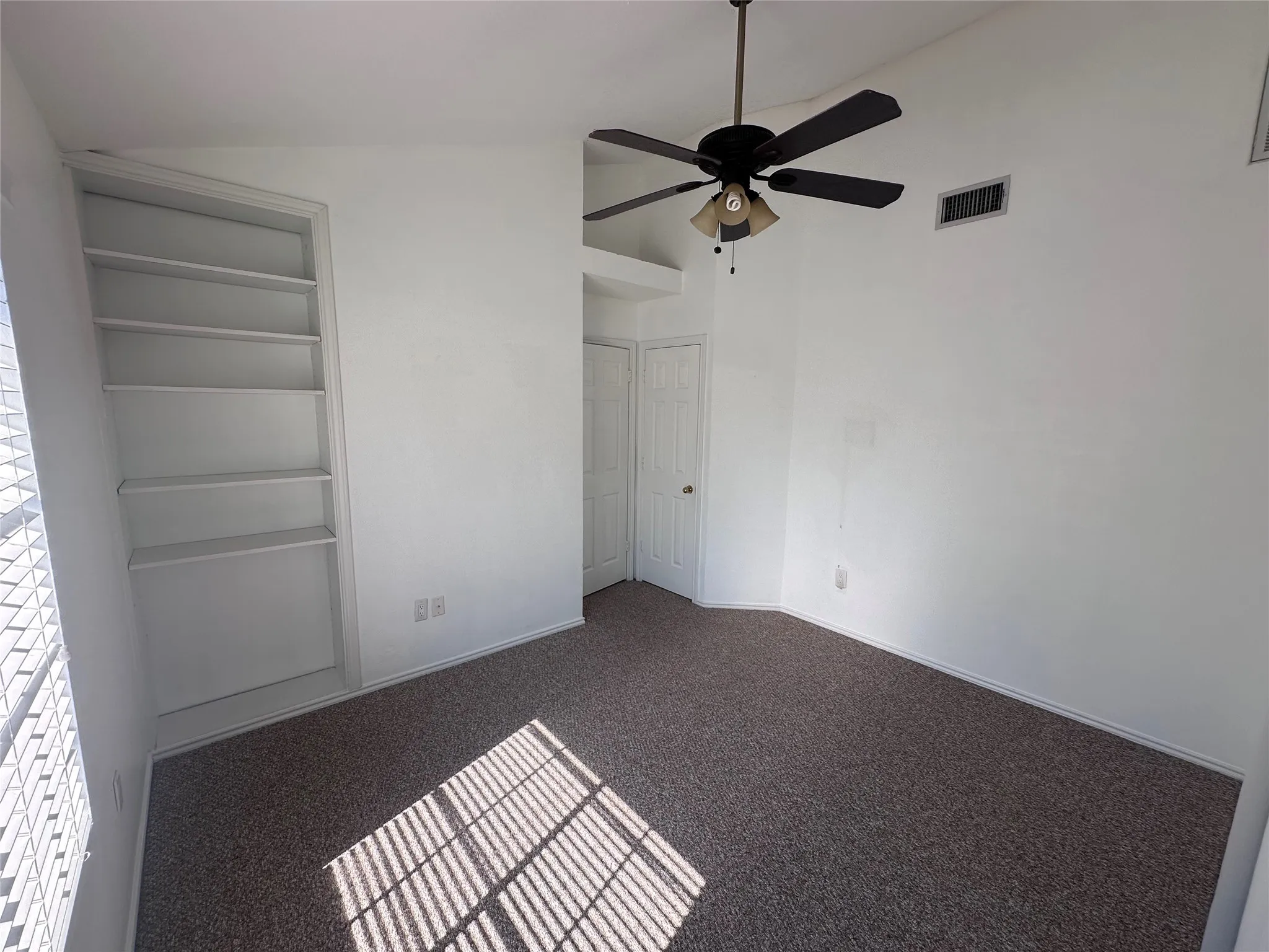 Apartment For Rent in Dallas County , 5355 Richard Avenue, Dallas, Texas 75206, 2 Bedroom, 1 Bathroom, 1 Garage spaces, 704 Sqft, built in 1930, mls#21364373, Real Estate Agent in Dallas, Homes For Rent in Dallas county, Homes For Rent in Dallas, Realtor in Dallas Texas, Real Estate Brokerage Independent Realty Texas, Luminita Cordes Realtor