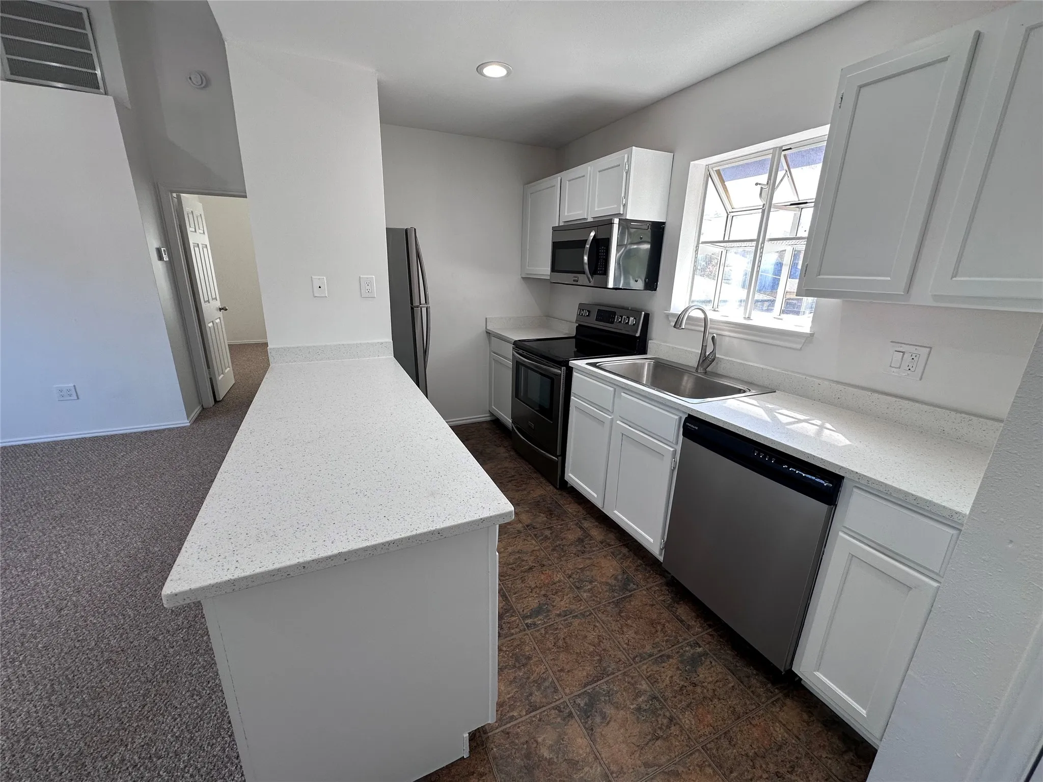 Apartment For Rent in Dallas County , 5355 Richard Avenue, Dallas, Texas 75206, 2 Bedroom, 1 Bathroom, 1 Garage spaces, 704 Sqft, built in 1930, mls#21364373, Real Estate Agent in Dallas, Homes For Rent in Dallas county, Homes For Rent in Dallas, Realtor in Dallas Texas, Real Estate Brokerage Independent Realty Texas, Luminita Cordes Realtor