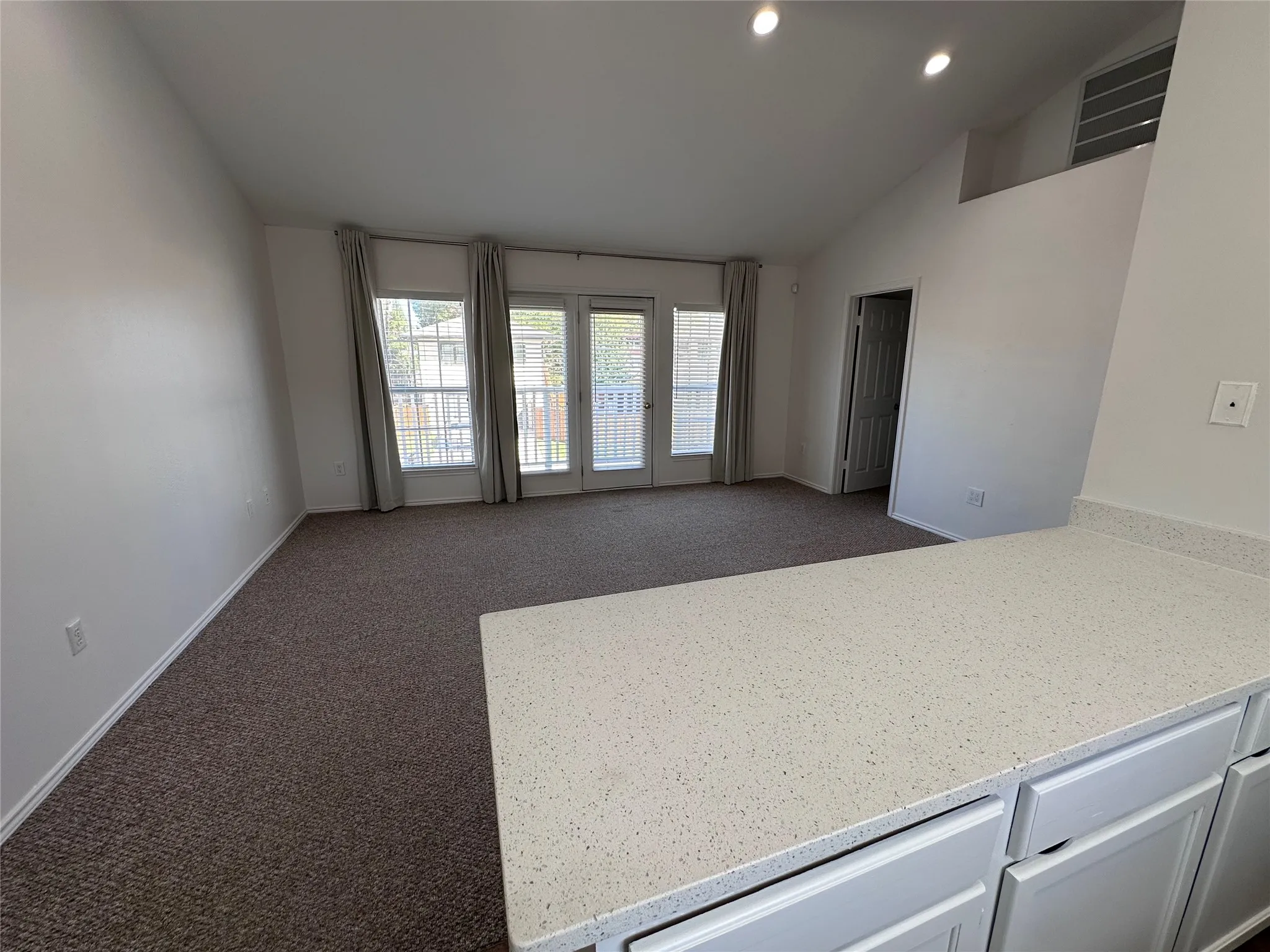 Apartment For Rent in Dallas County , 5355 Richard Avenue, Dallas, Texas 75206, 2 Bedroom, 1 Bathroom, 1 Garage spaces, 704 Sqft, built in 1930, mls#21364373, Real Estate Agent in Dallas, Homes For Rent in Dallas county, Homes For Rent in Dallas, Realtor in Dallas Texas, Real Estate Brokerage Independent Realty Texas, Luminita Cordes Realtor