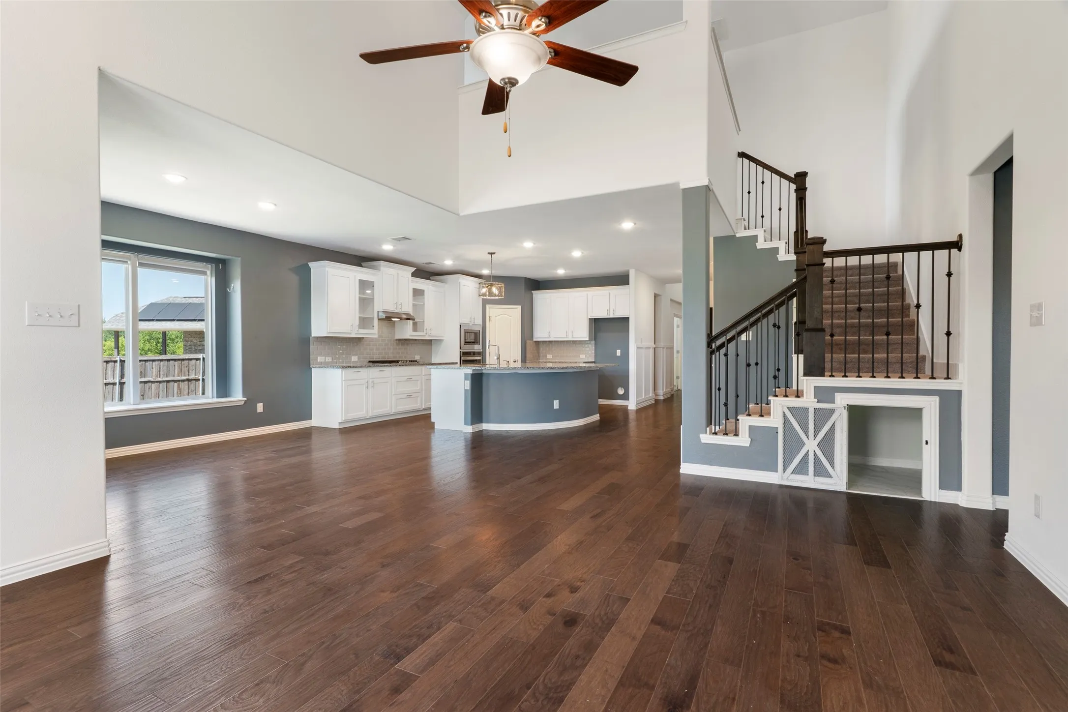 Note the pet area under the stairs!