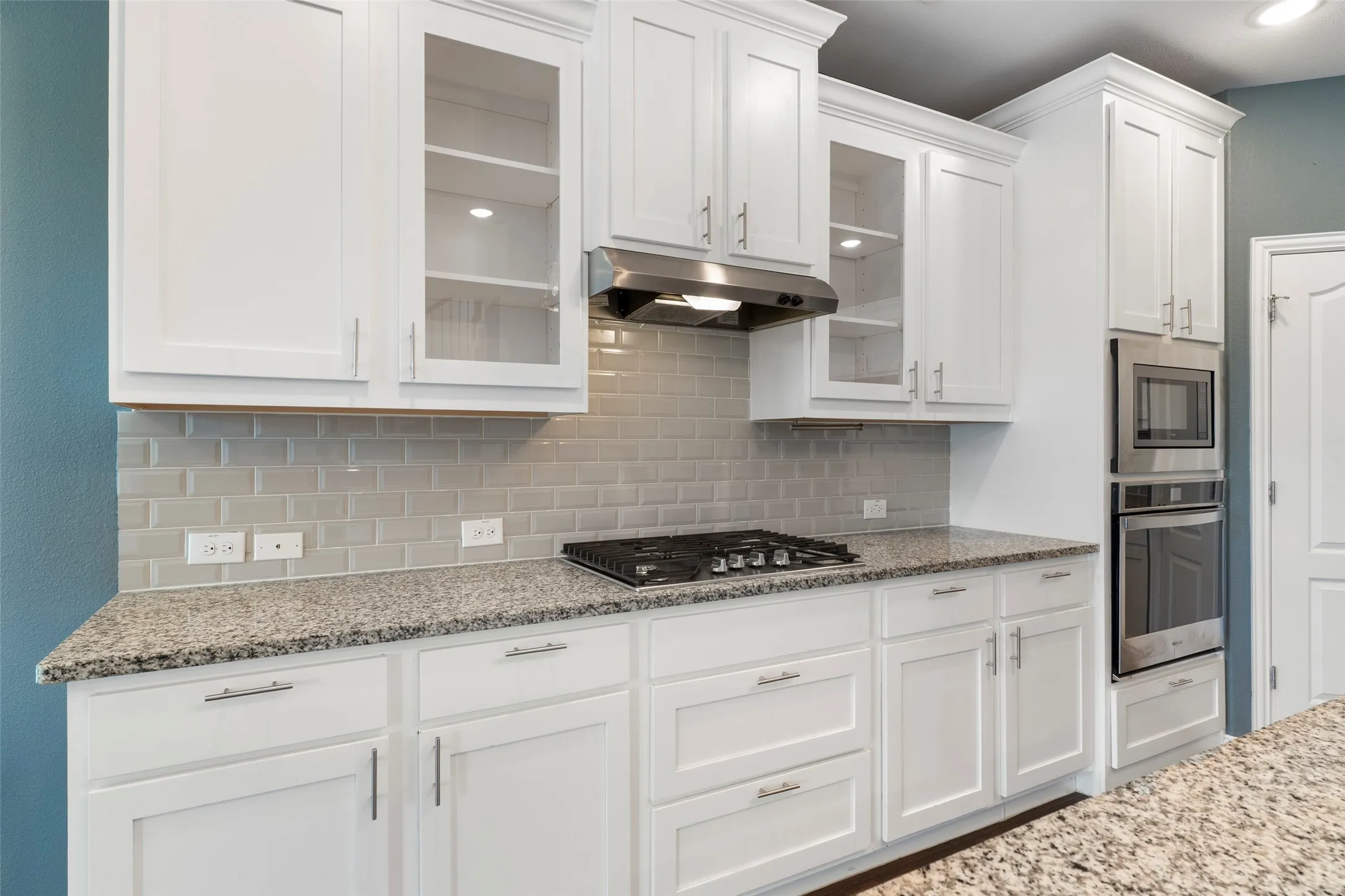 Gas cooktop and pot-pan drawers
