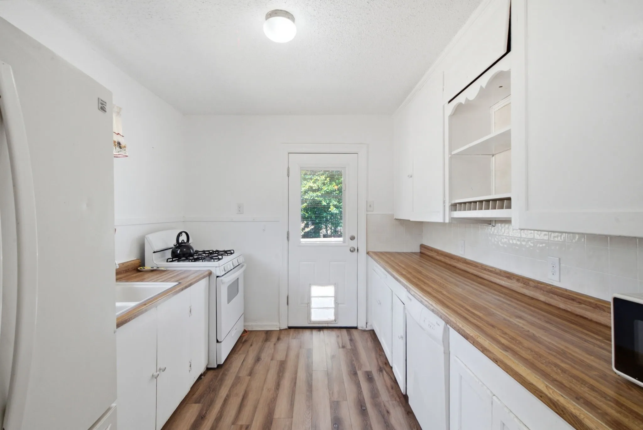 Single Family Residence For Sale in Tarrant County , 112 Sandra Drive, Azle, Texas 76020, 2 Bedroom, 1 Bathroom, Garage spaces, 1,000 Sqft, built in 0, mls#21359373, Real Estate Agent in Azle, Homes For Sale in Tarrant county, Homes For Sale in Azle, Realtor in Azle Texas, Real Estate Brokerage Independent Realty Texas, Luminita Cordes Realtor
